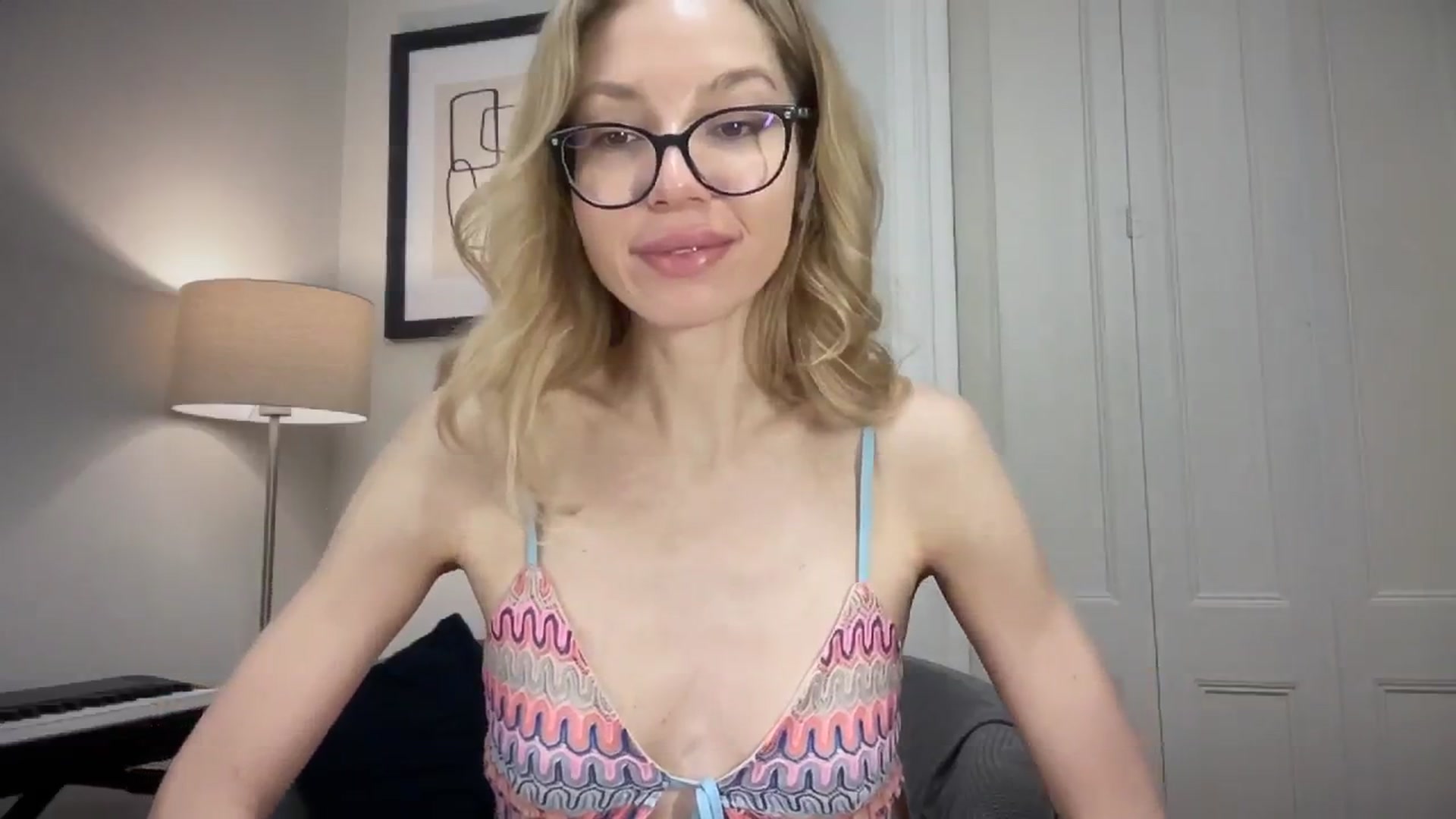 Gallery image thumbnail from Nansyfox1's myfreecams stream on, 12/17/2024, 12:49 image 15 of 20