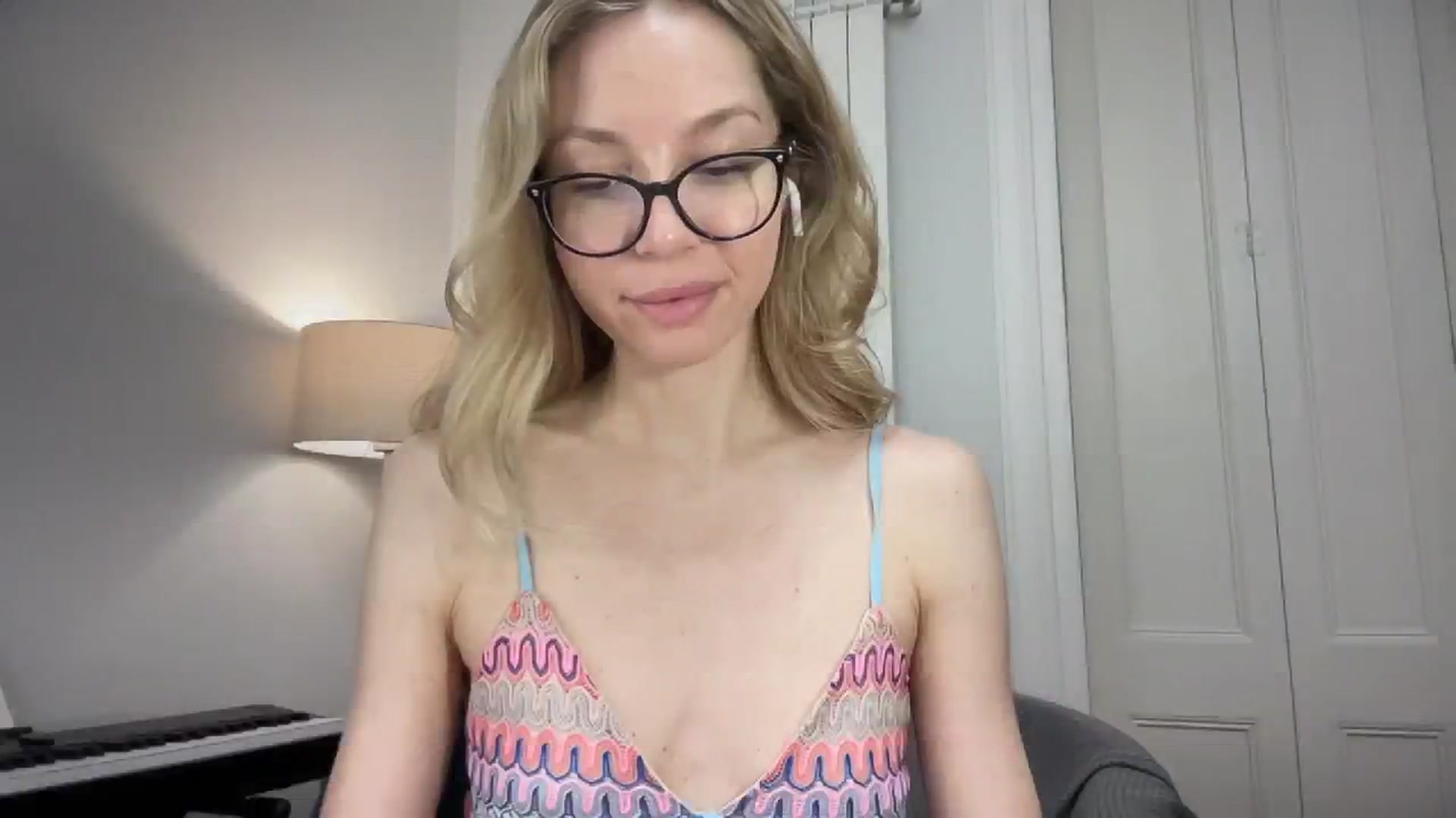 Gallery image thumbnail from Nansyfox1's myfreecams stream on, 12/17/2024, 13:52 image 14 of 20
