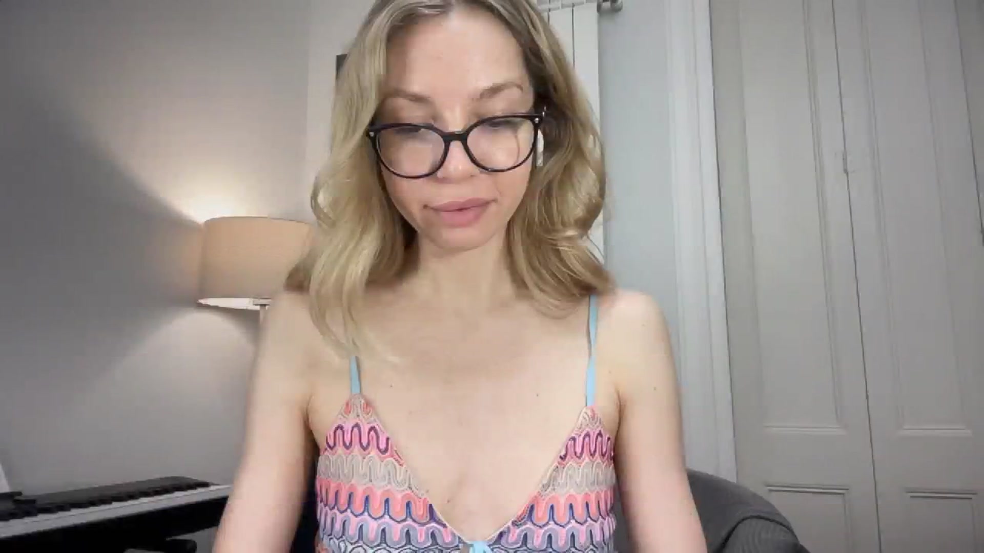 Gallery image thumbnail from Nansyfox1's myfreecams stream on, 12/17/2024, 13:52 image 16 of 20