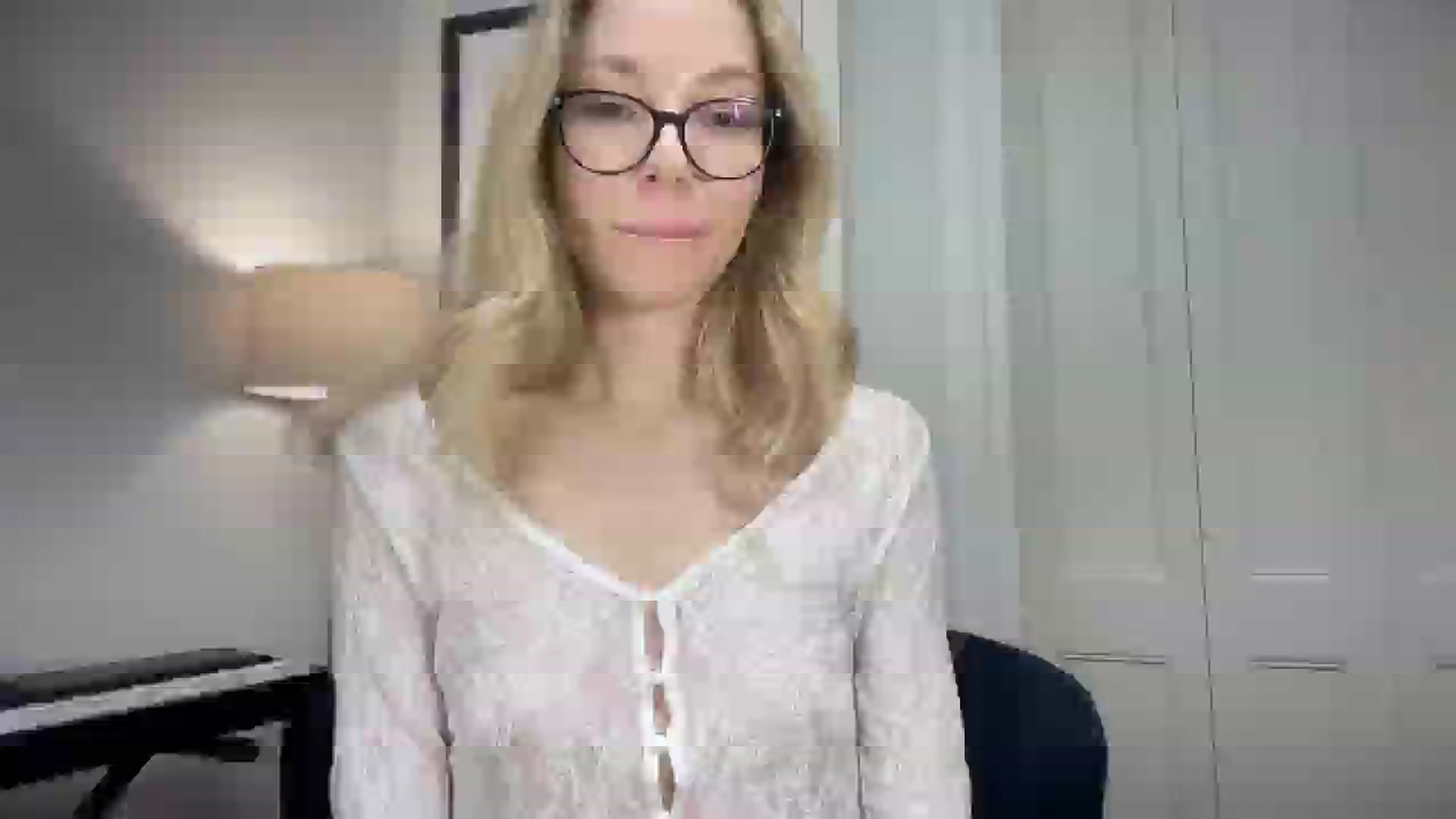 Gallery image thumbnail from Nansyfox1's myfreecams stream on, 12/18/2024, 13:32 image 20 of 20