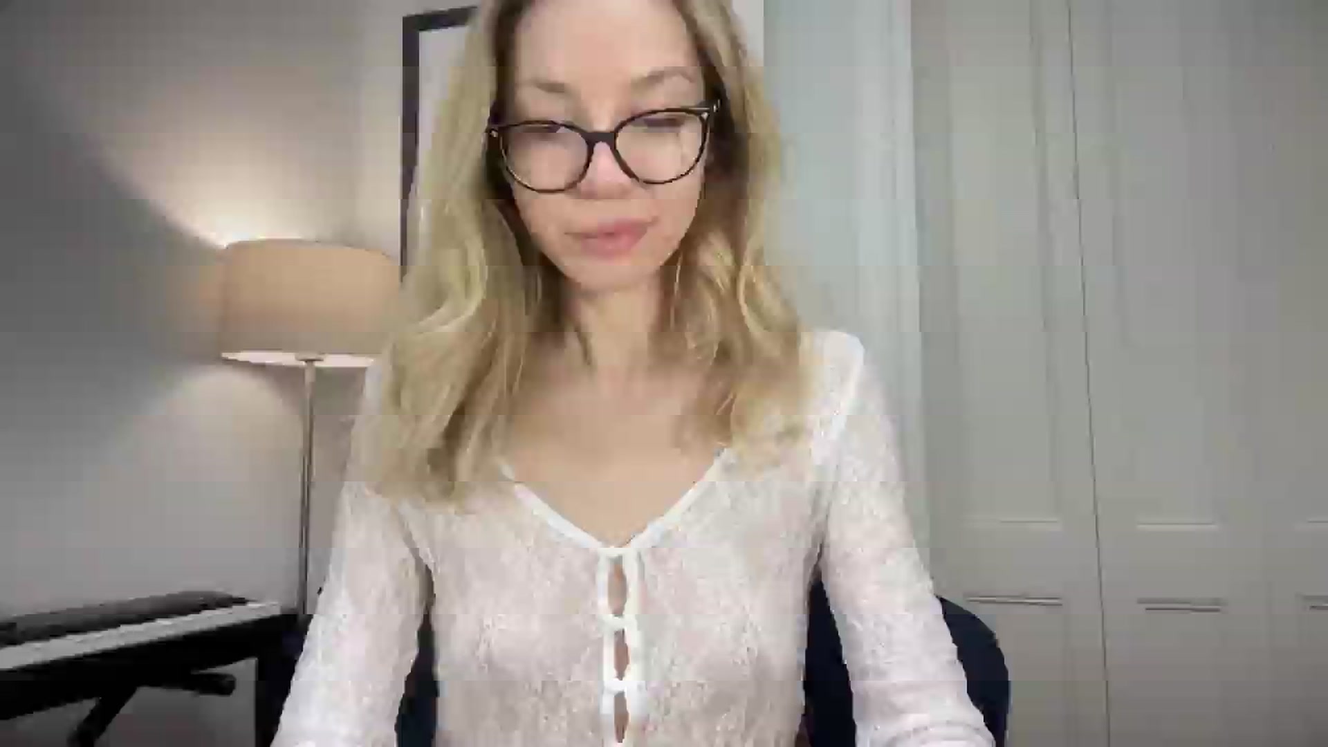 Gallery image thumbnail from Nansyfox1's myfreecams stream on, 12/18/2024, 13:32 image 17 of 20