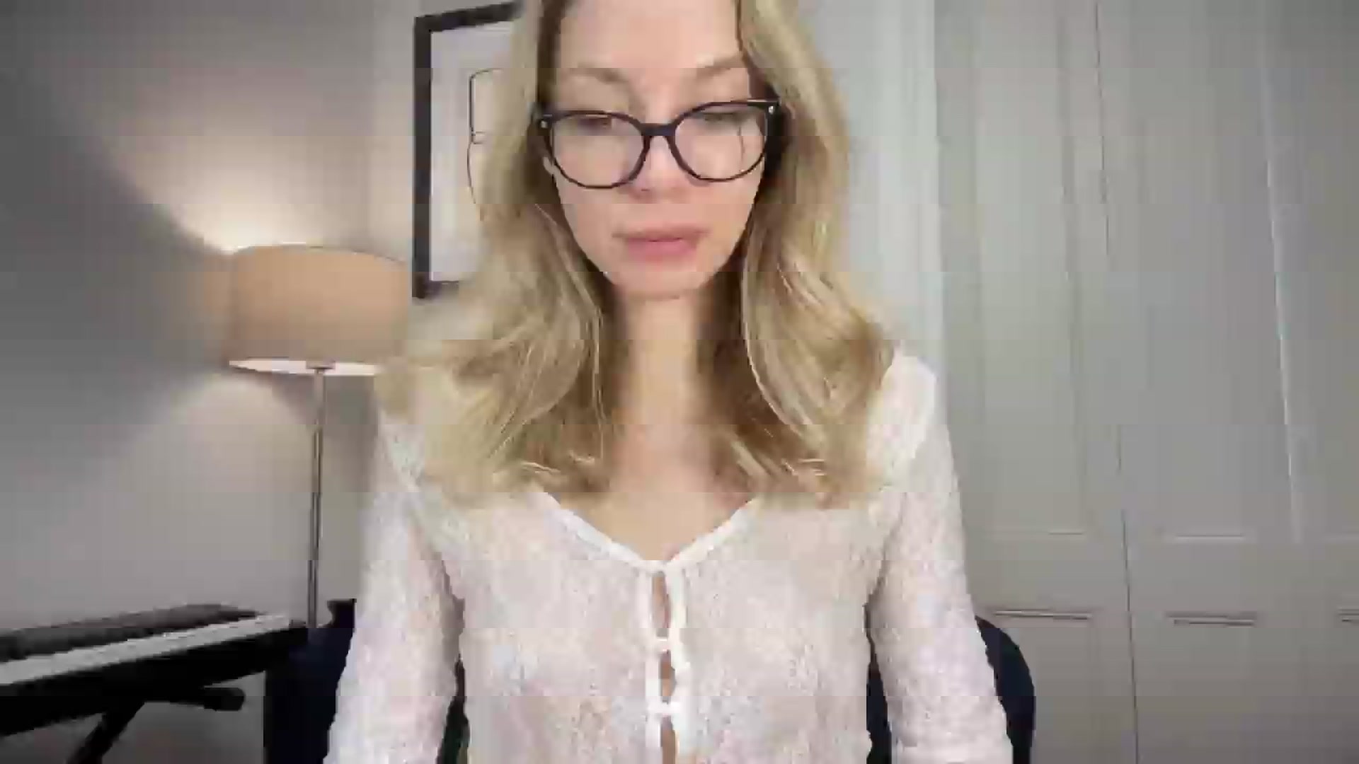 Gallery image thumbnail from Nansyfox1's myfreecams stream on, 12/18/2024, 13:32 image 4 of 20