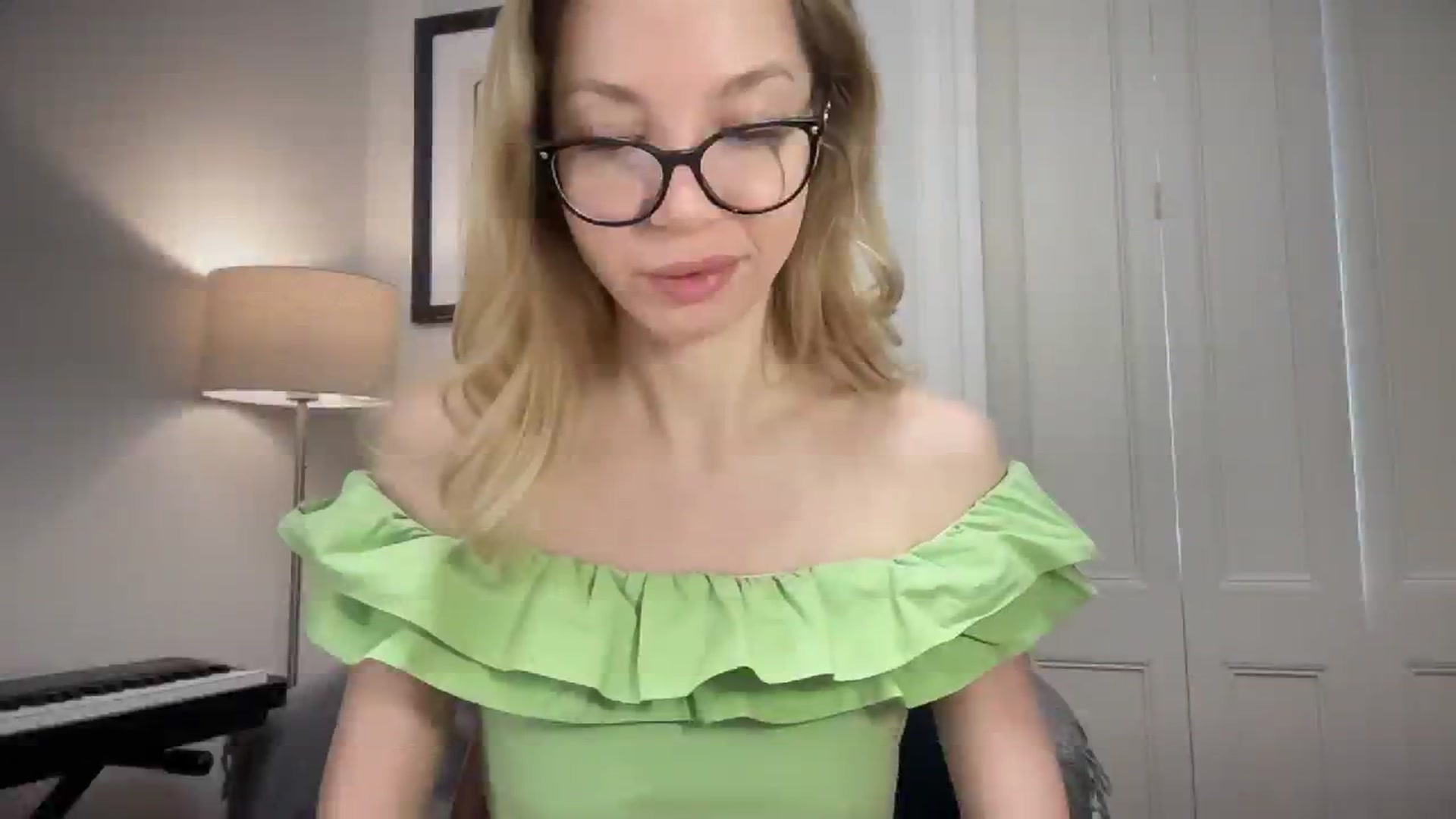 Gallery image thumbnail from Nansyfox1's myfreecams stream on, 12/19/2024, 10:53 image 4 of 20