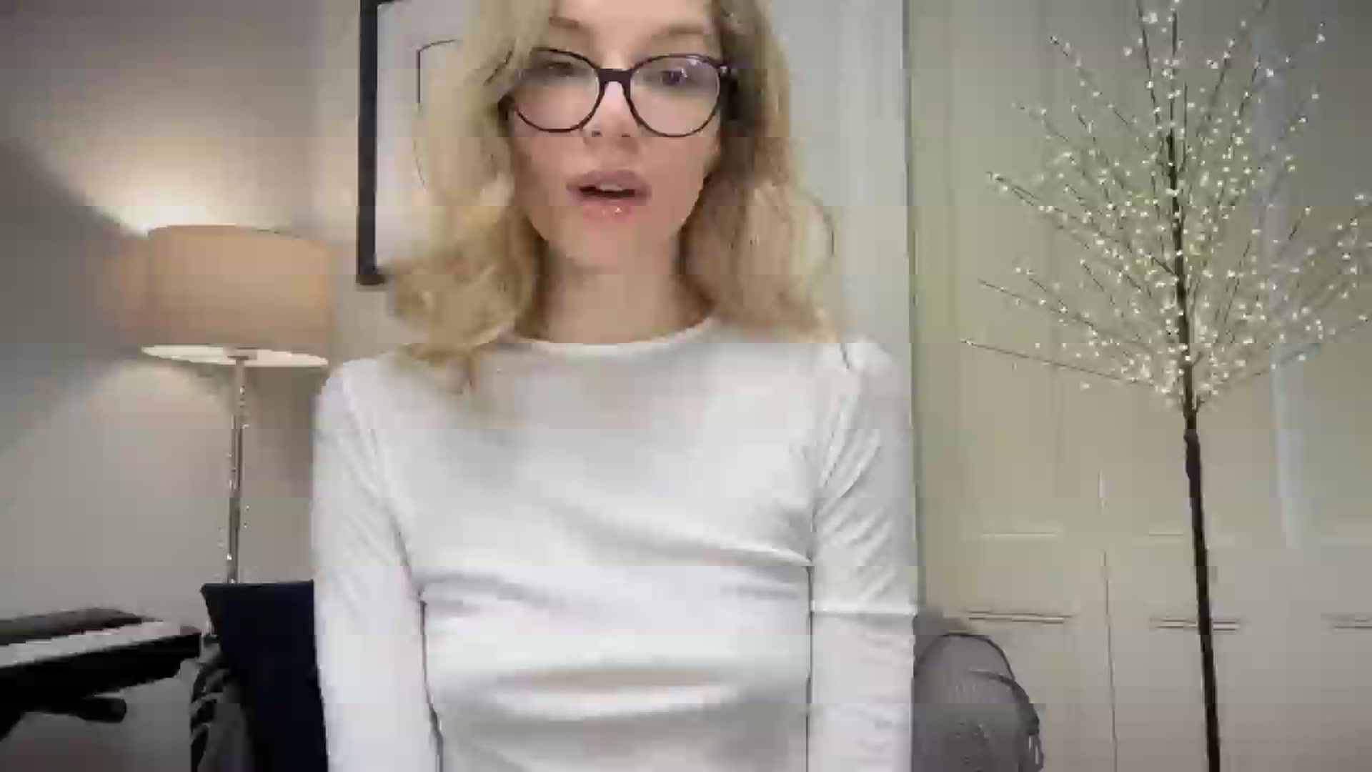 Gallery image thumbnail from Nansyfox1's myfreecams stream on, 12/23/2024, 13:04 image 4 of 20