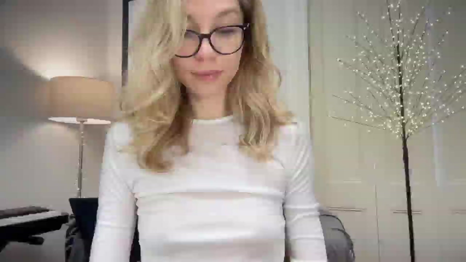 Gallery image thumbnail from Nansyfox1's myfreecams stream on, 12/23/2024, 13:04 image 3 of 20