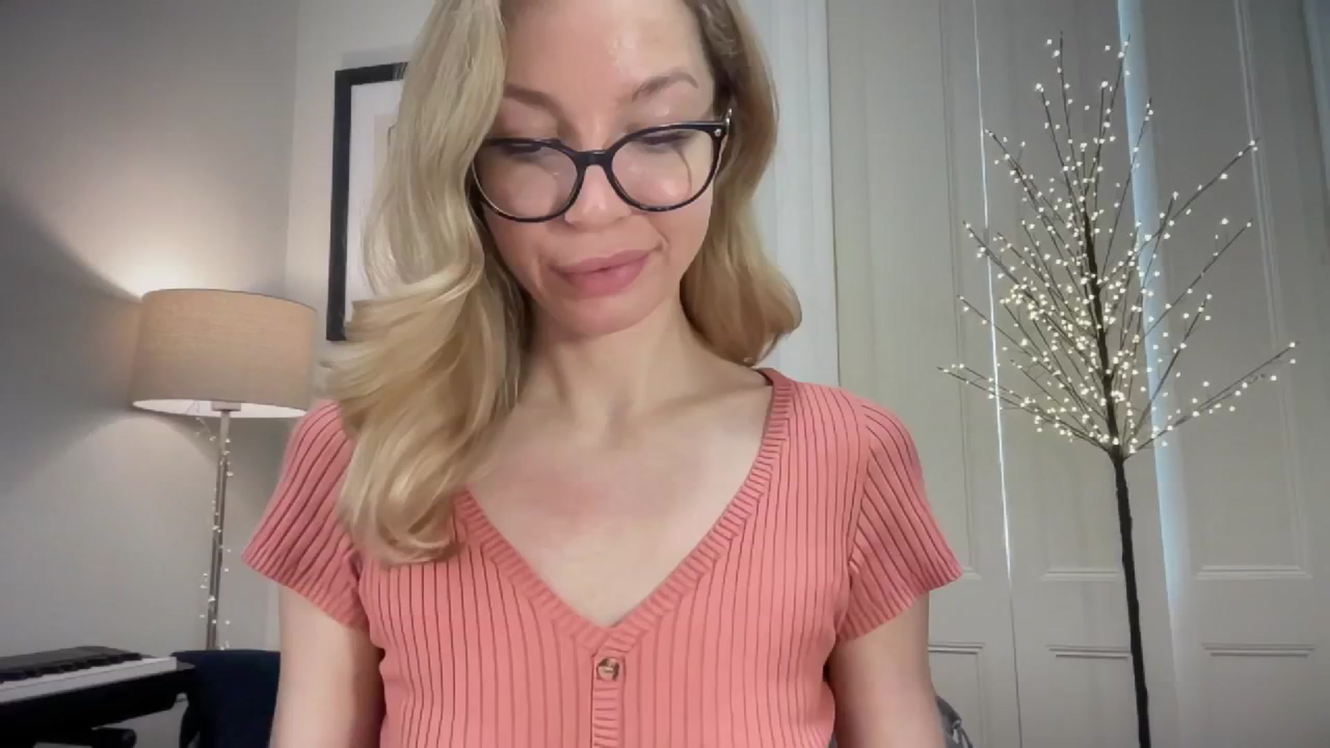 Gallery image thumbnail from Nansyfox1's myfreecams stream on, 12/24/2024, 10:49 image 15 of 20