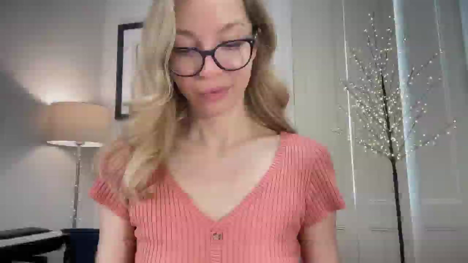 Gallery image thumbnail from Nansyfox1's myfreecams stream on, 12/24/2024, 10:49 image 14 of 20
