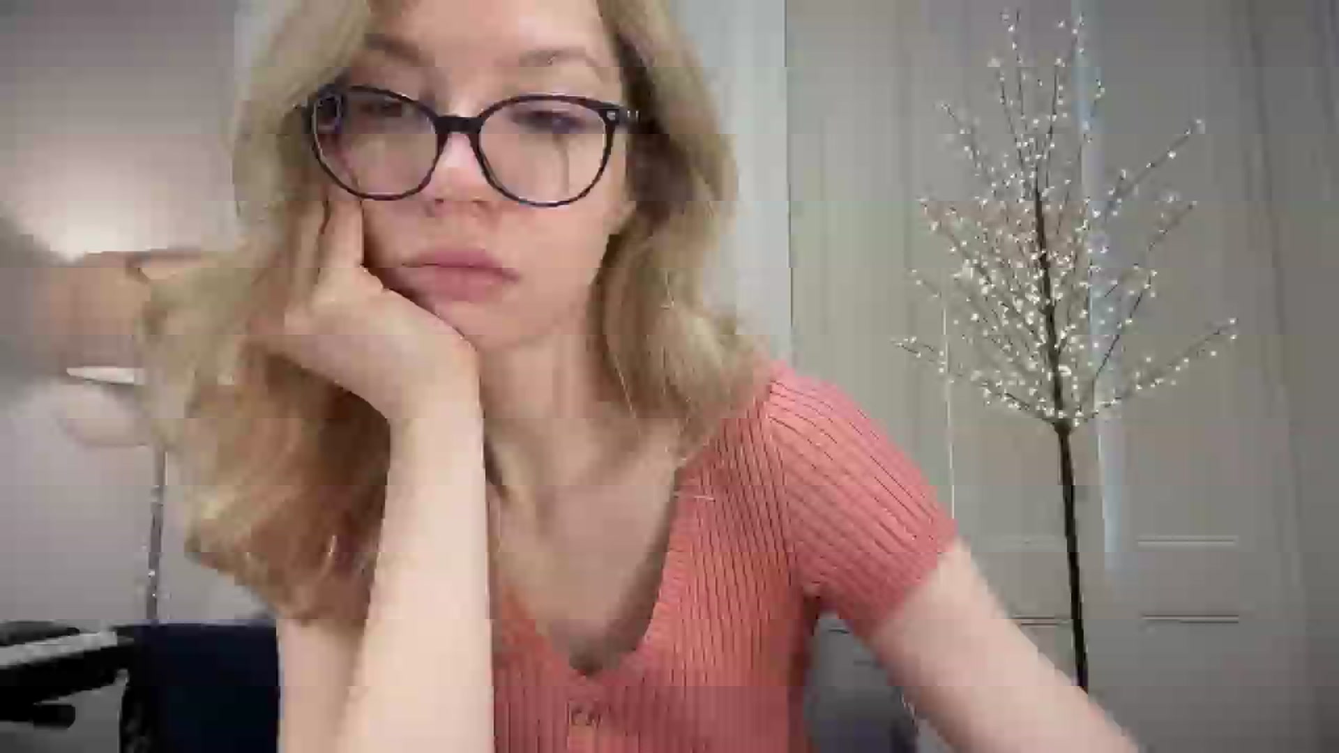 Gallery image thumbnail from Nansyfox1's myfreecams stream on, 12/24/2024, 10:49 image 1 of 20