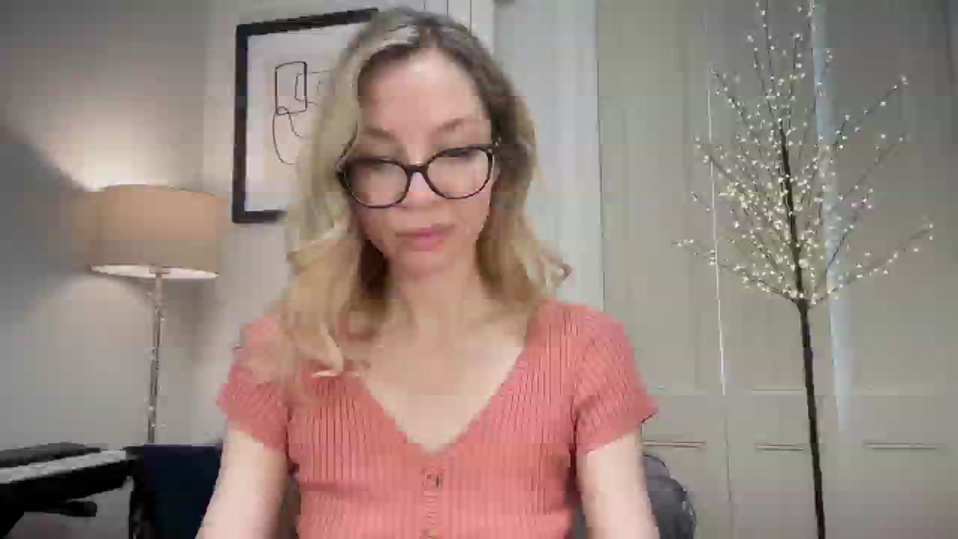 Gallery image thumbnail from Nansyfox1's myfreecams stream on, 12/24/2024, 10:49 image 6 of 20