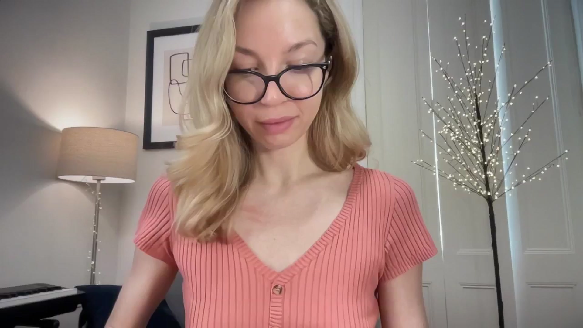 Gallery image thumbnail from Nansyfox1's myfreecams stream on, 12/24/2024, 10:49 image 16 of 20