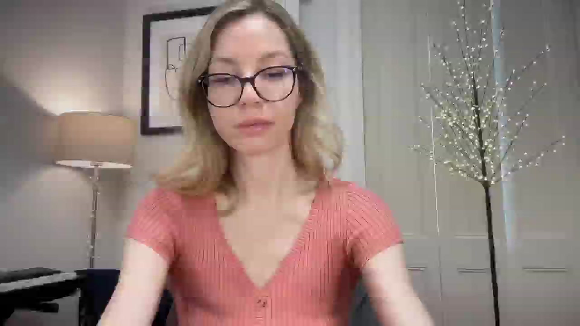 Gallery image thumbnail from Nansyfox1's myfreecams stream on, 12/24/2024, 10:49 image 5 of 20
