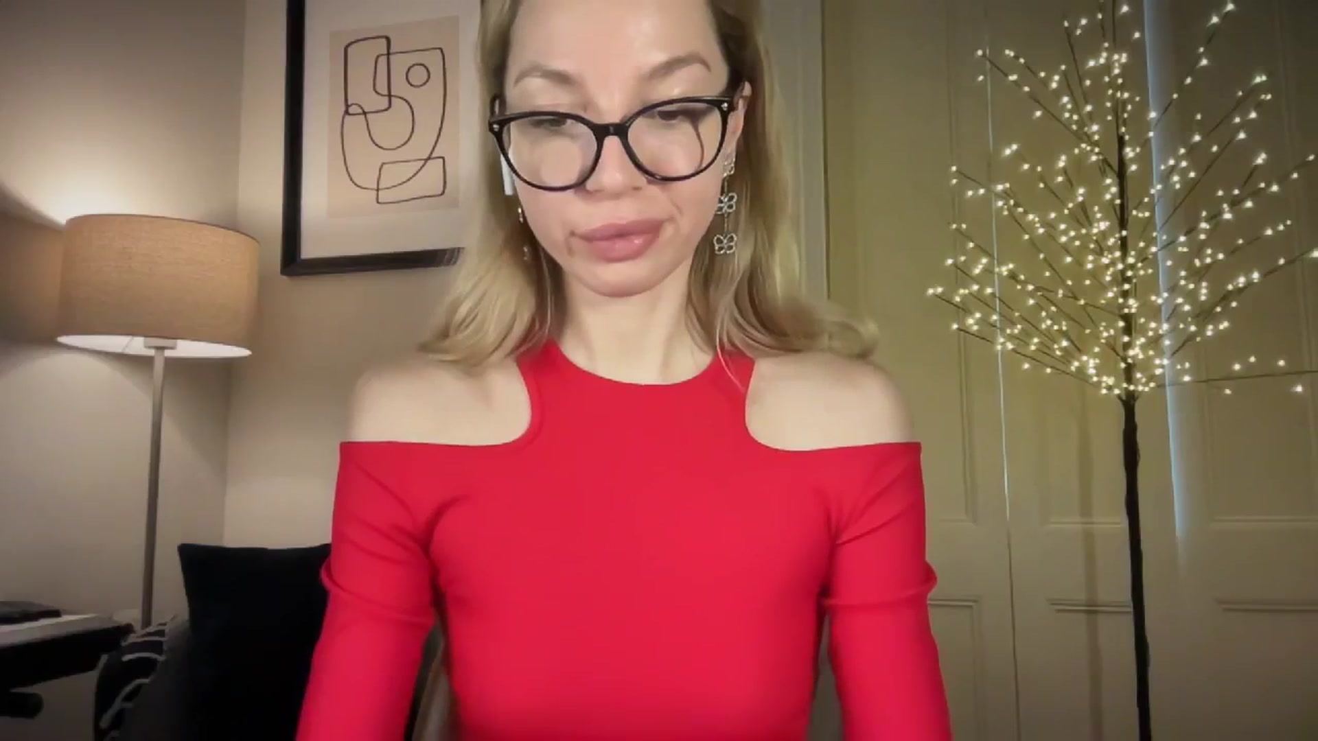 Gallery image thumbnail from Nansyfox1's myfreecams stream on, 12/25/2024, 12:33 image 12 of 20