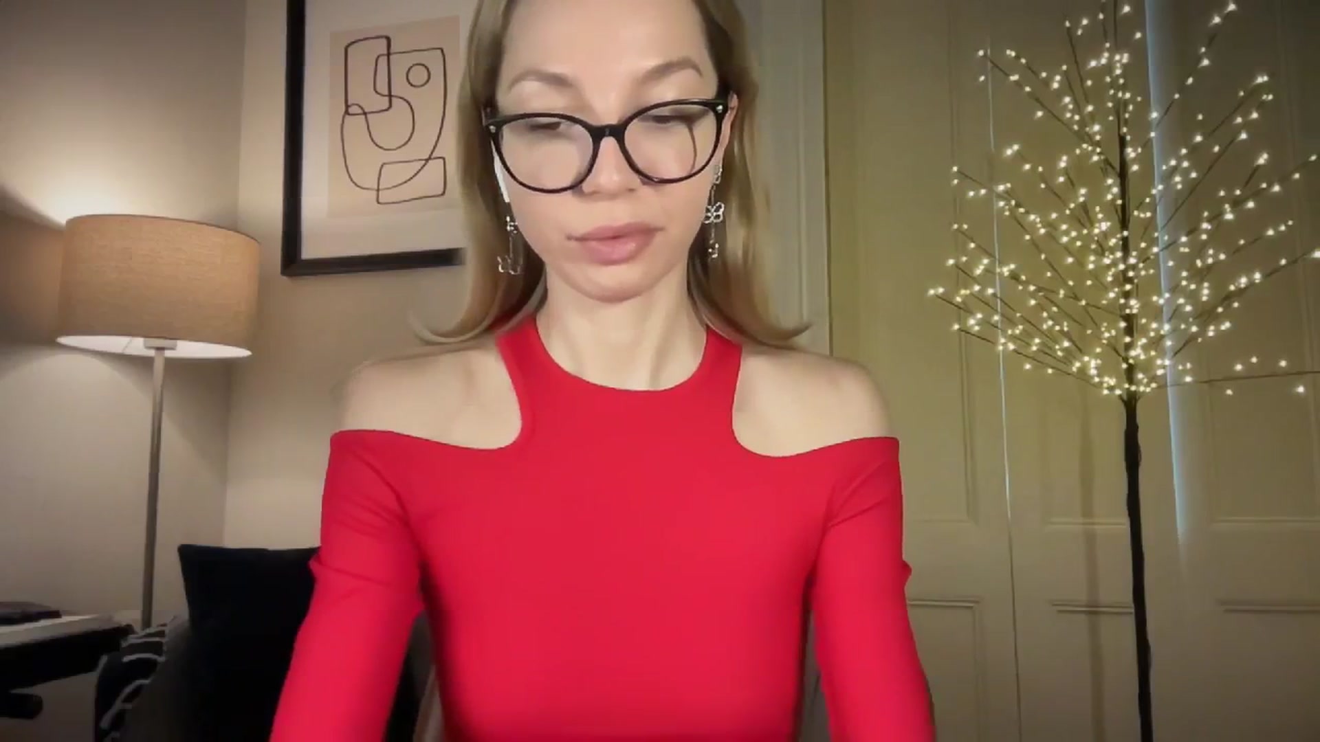 Gallery image thumbnail from Nansyfox1's myfreecams stream on, 12/25/2024, 12:33 image 13 of 20