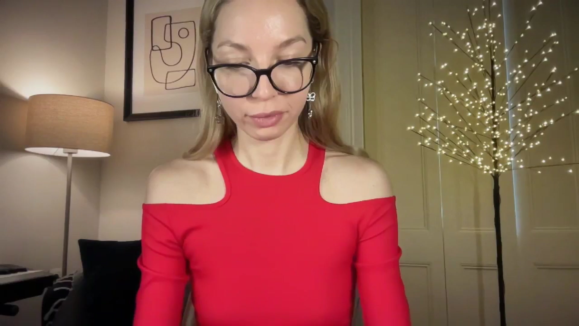 Gallery image thumbnail from Nansyfox1's myfreecams stream on, 12/25/2024, 12:33 image 16 of 20