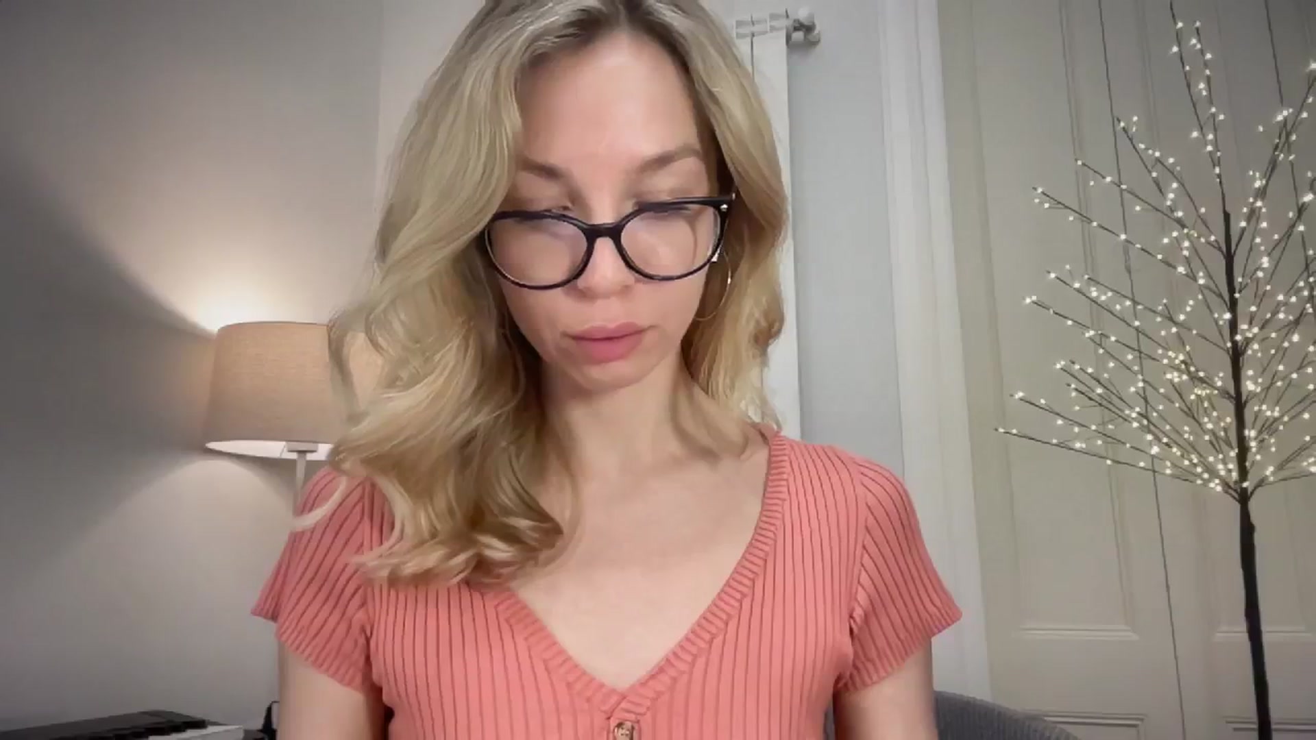 Gallery image thumbnail from Nansyfox1's myfreecams stream on, 12/26/2024, 15:04 image 7 of 20
