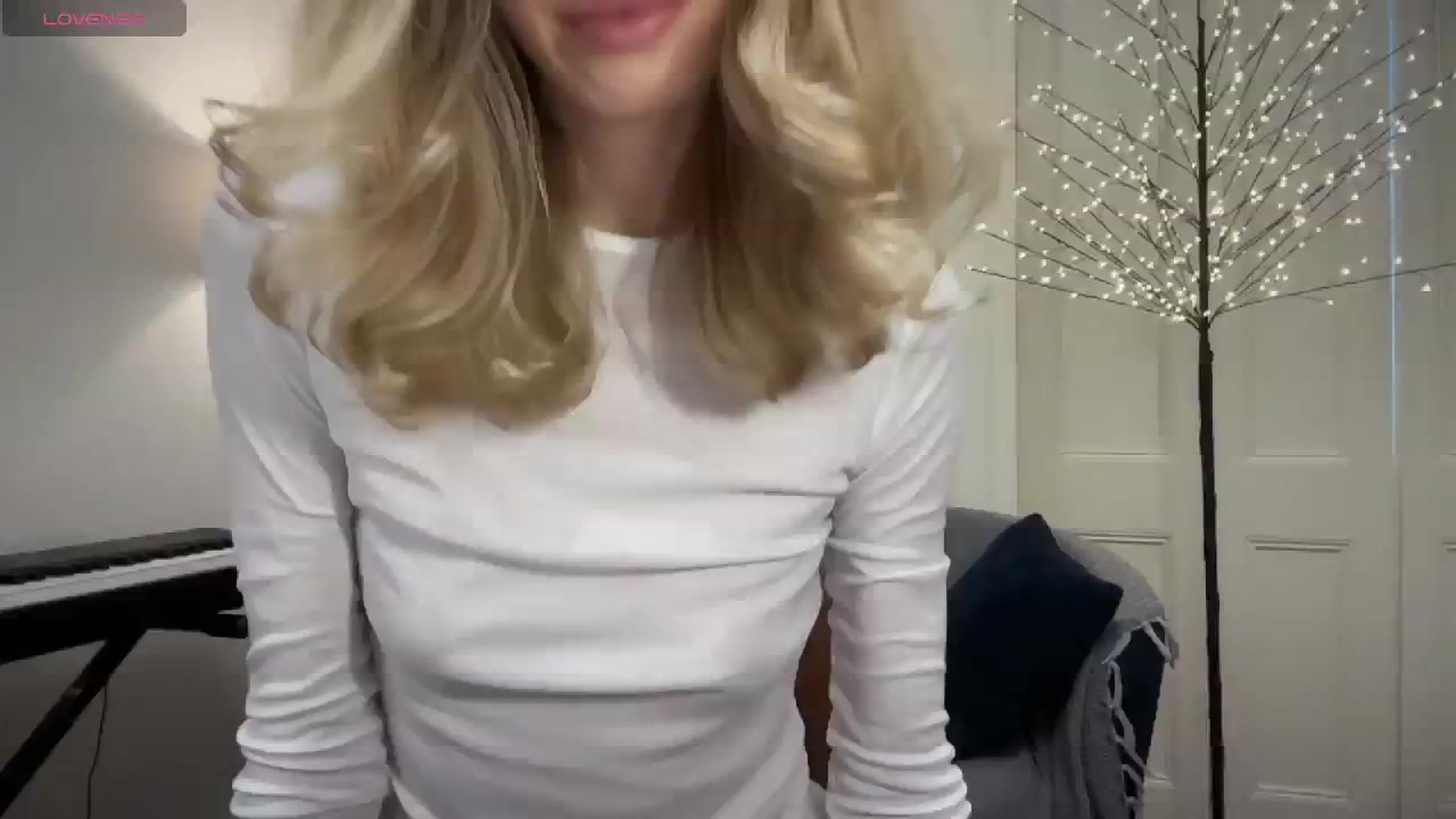 Gallery image thumbnail from Nansyfox1's myfreecams stream on, 01/03/2025, 12:24 image 16 of 20