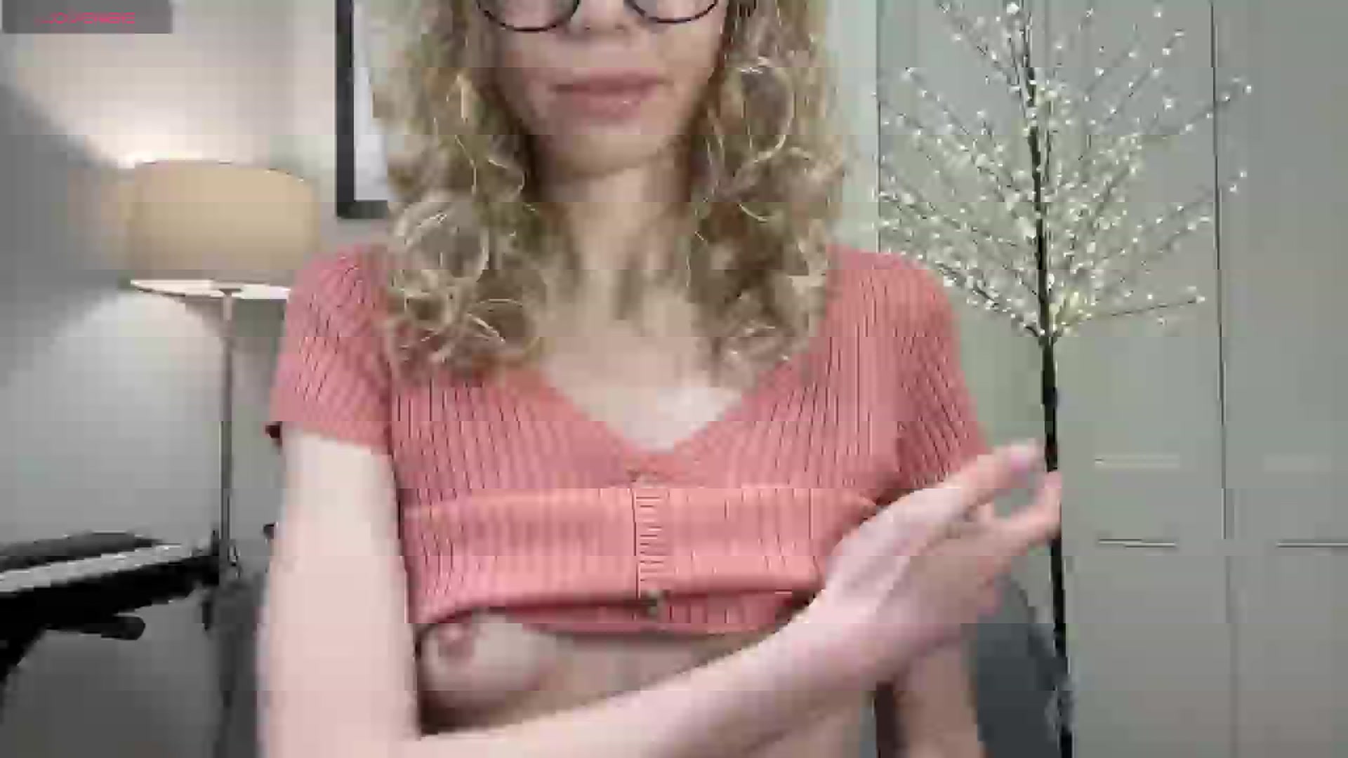Gallery image thumbnail from Nansyfox1's myfreecams stream on, 01/06/2025, 17:12 image 9 of 20