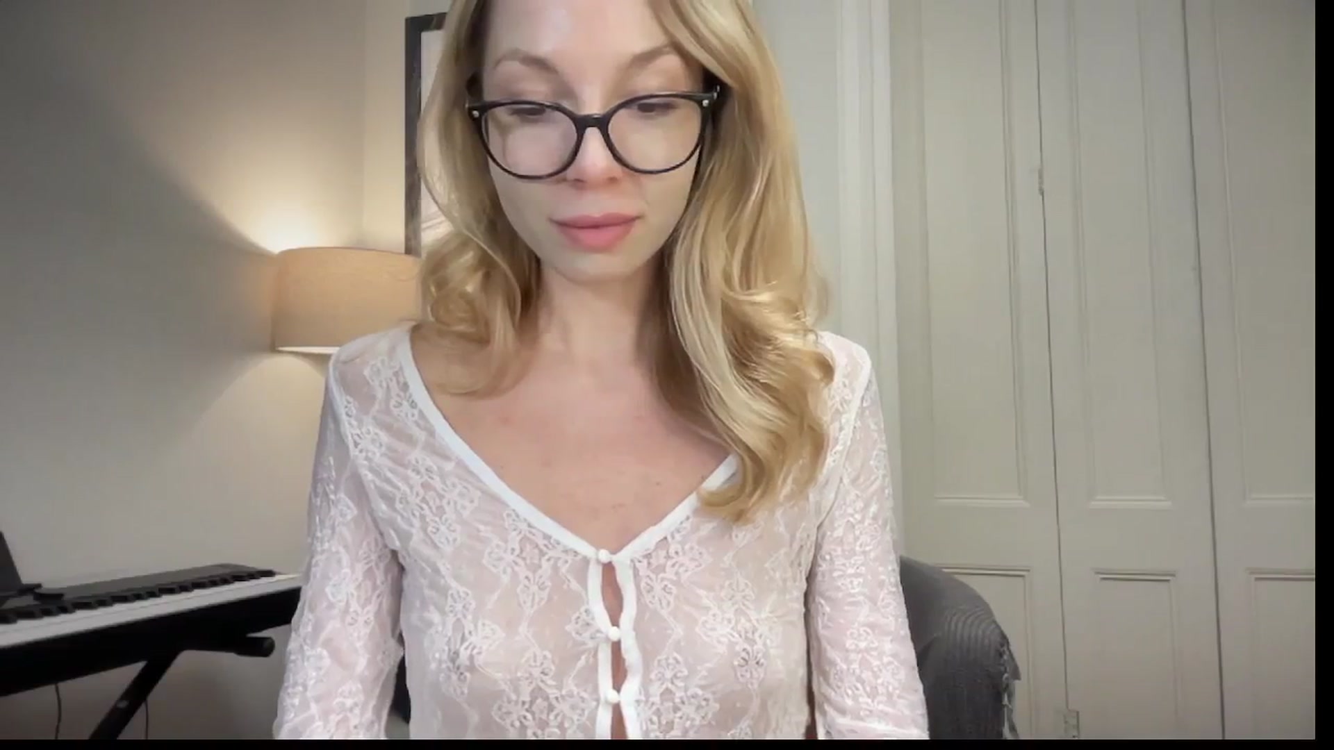 Gallery image thumbnail from Nansyfox1's myfreecams stream on, 02/27/2025, 18:49 image 17 of 20