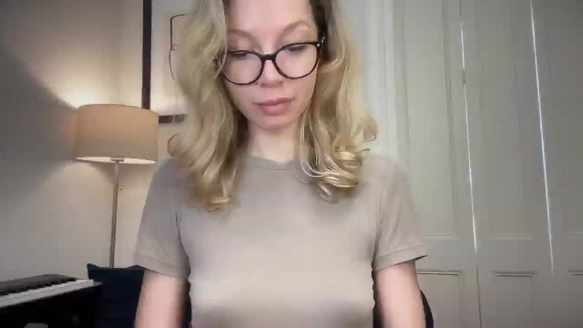 Gallery image thumbnail from Nansyfox1's myfreecams stream on, 04/17/2025, 10:01 image 17 of 20