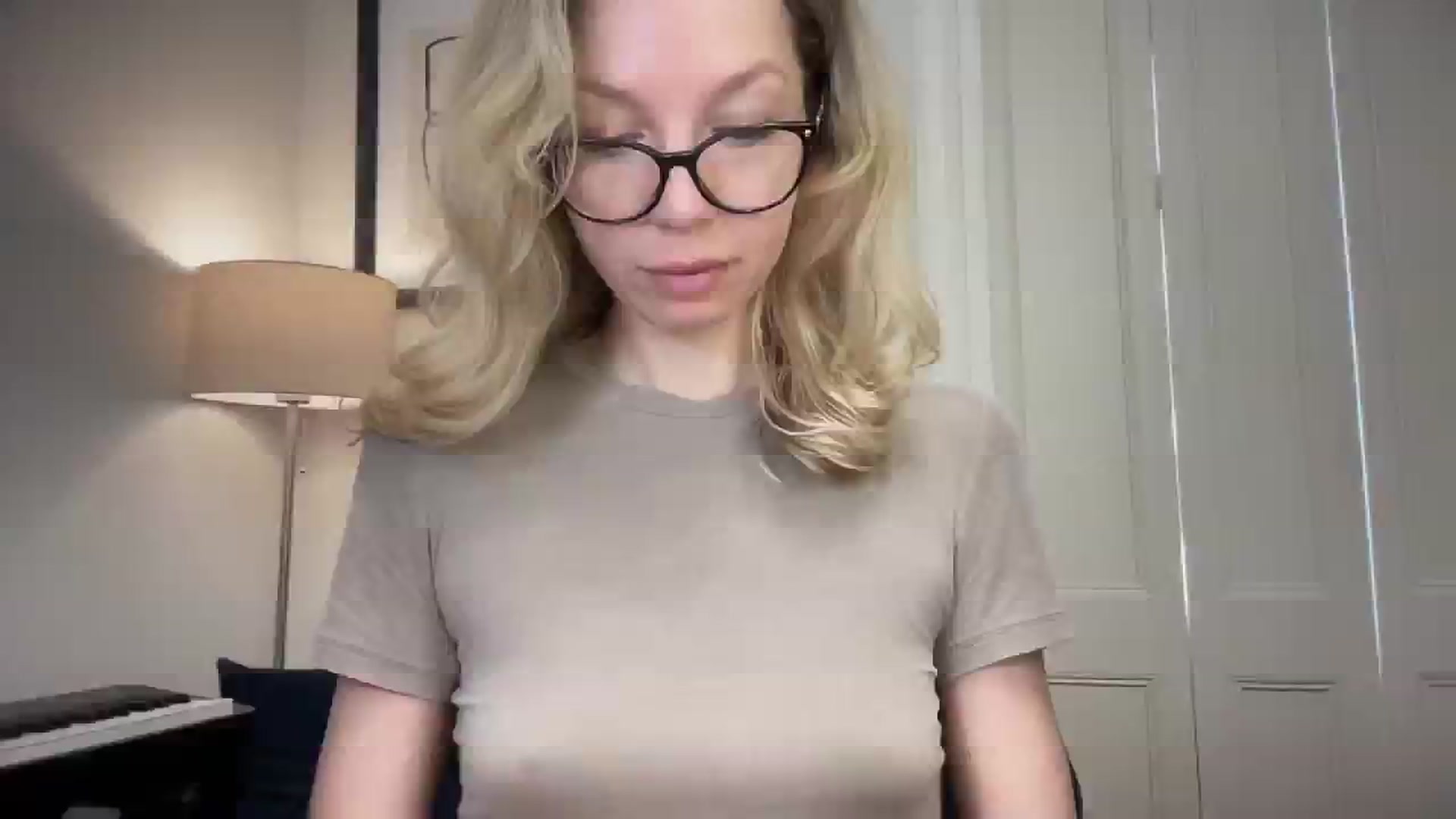 Gallery image thumbnail from Nansyfox1's myfreecams stream on, 04/17/2025, 10:01 image 18 of 20
