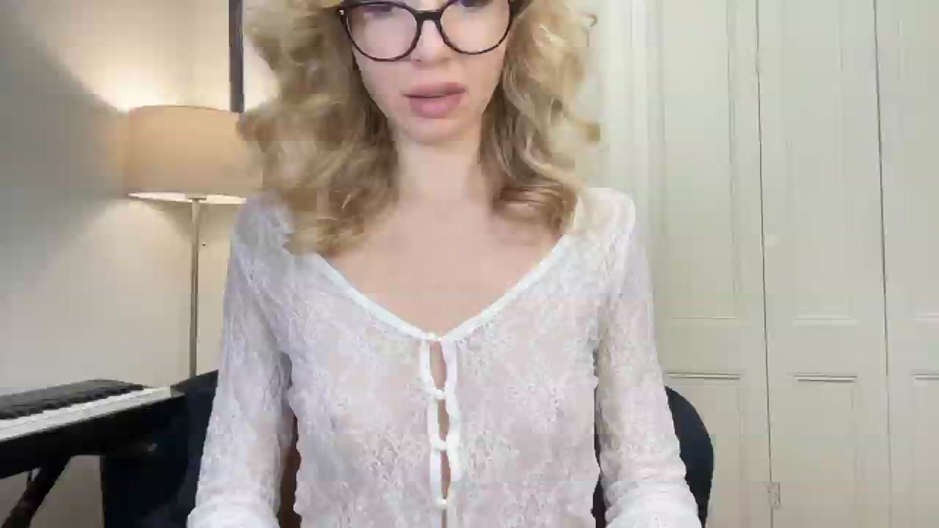 Gallery image thumbnail from Nansyfox1's myfreecams stream on, 04/21/2025, 18:54 image 1 of 20