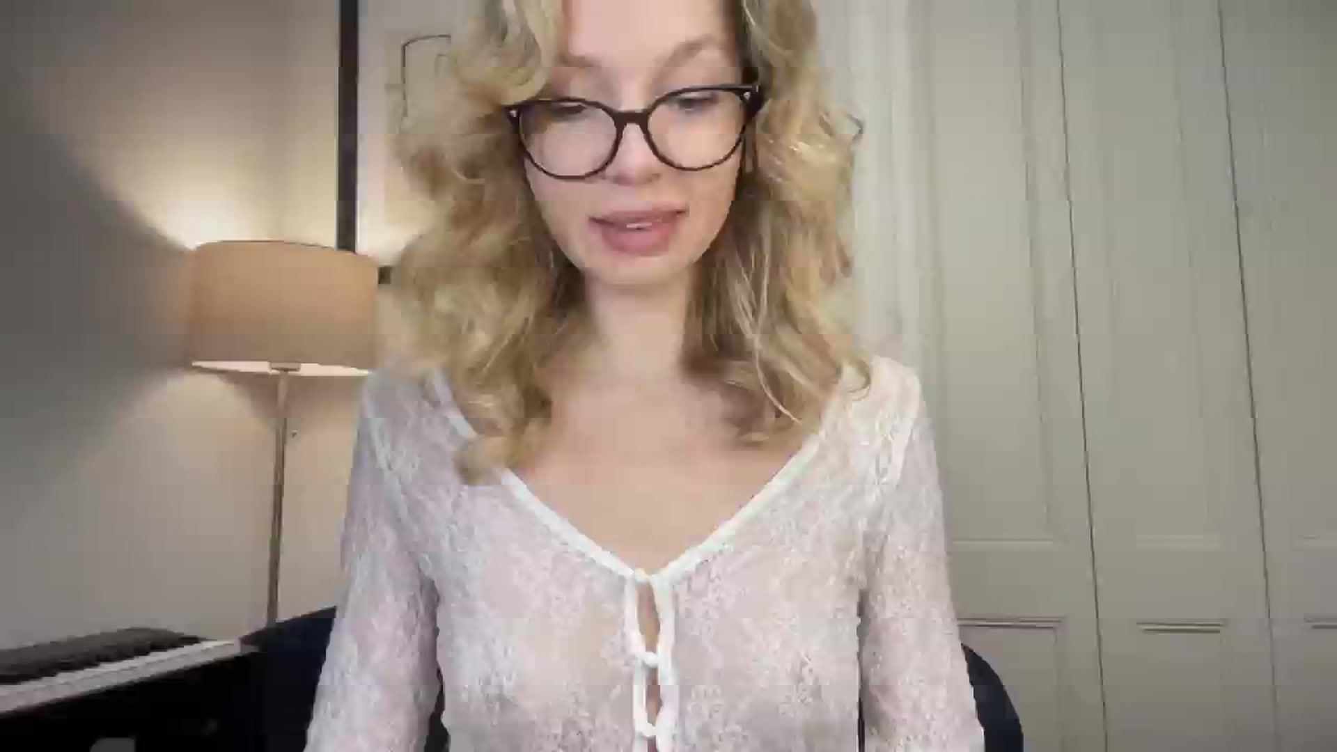 Gallery image thumbnail from Nansyfox1's myfreecams stream on, 04/21/2025, 18:54 image 4 of 20