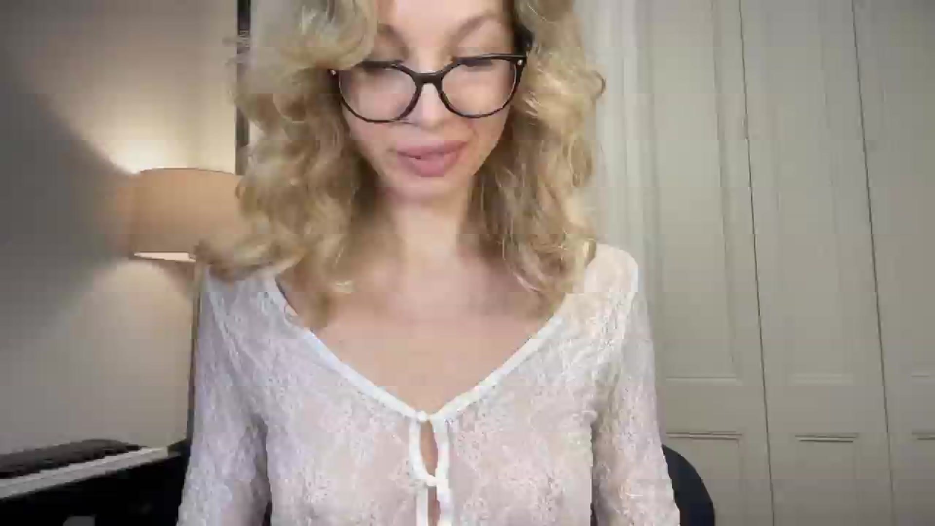Gallery image thumbnail from Nansyfox1's myfreecams stream on, 04/21/2025, 18:54 image 3 of 20