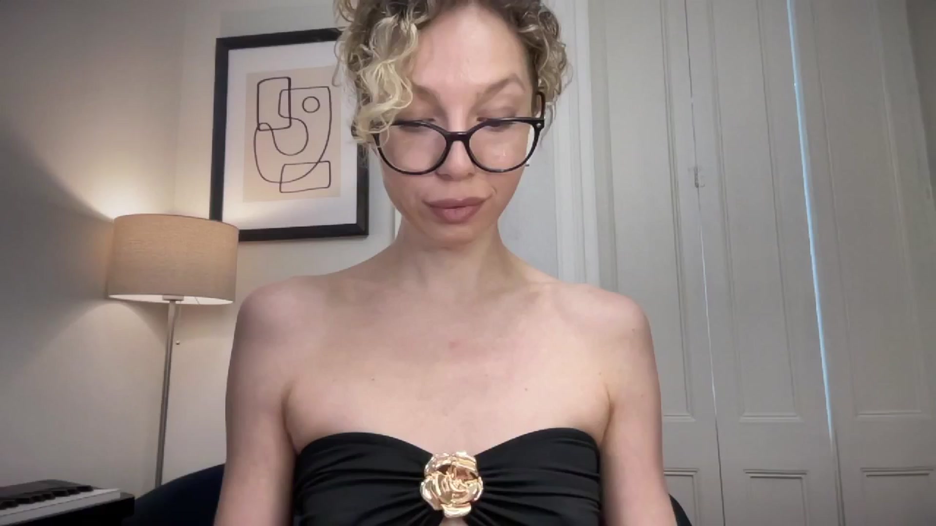 Gallery image thumbnail from Nansyfox1's myfreecams stream on, 05/01/2025, 13:57 image 17 of 20