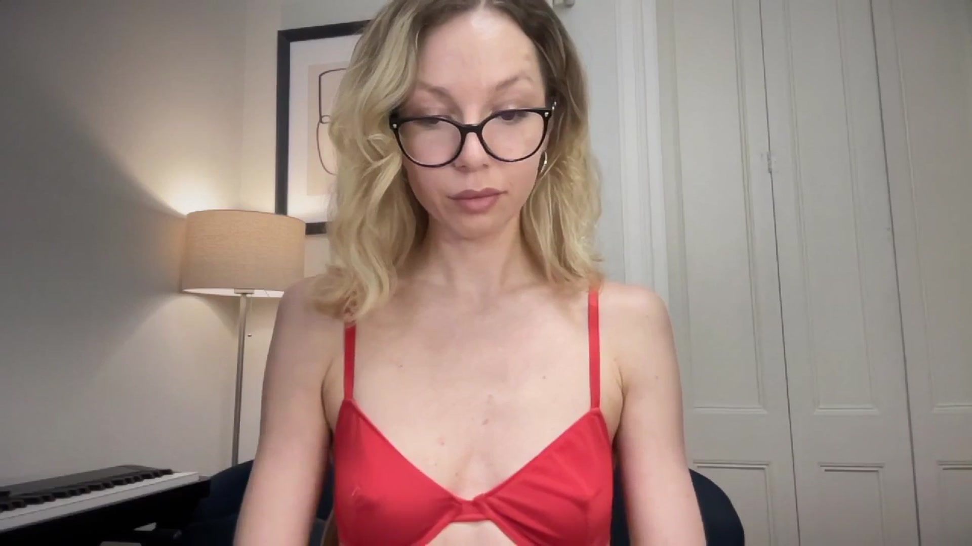 Gallery image thumbnail from Nansyfox1's myfreecams stream on, 05/12/2025, 16:19 image 8 of 20