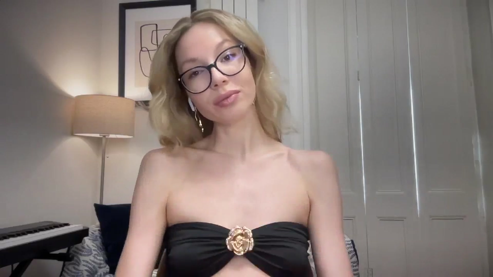 Gallery image thumbnail from Nansyfox1's myfreecams stream on, 05/21/2025, 10:47 image 5 of 20