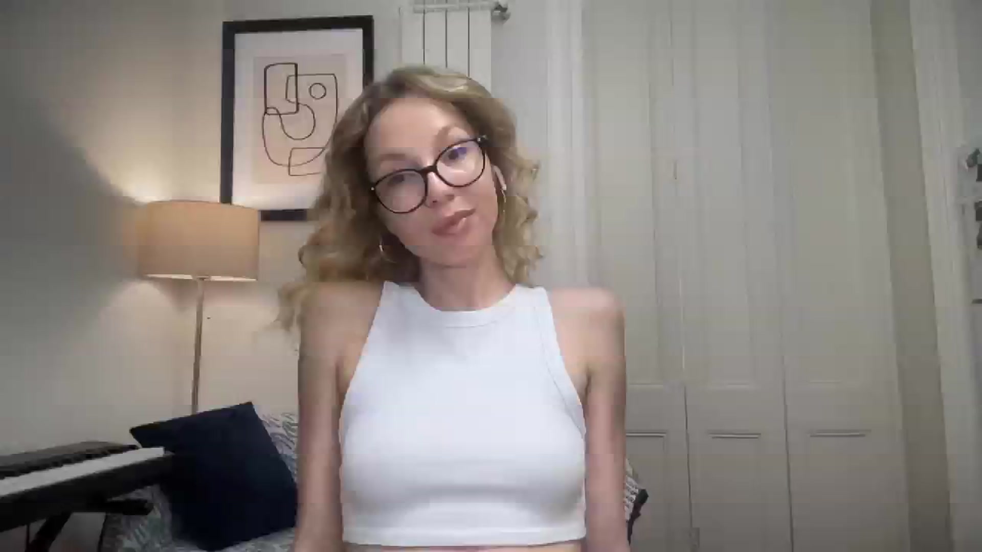 Gallery image thumbnail from Nansyfox1's myfreecams stream on, 06/10/2025, 15:49 image 10 of 20