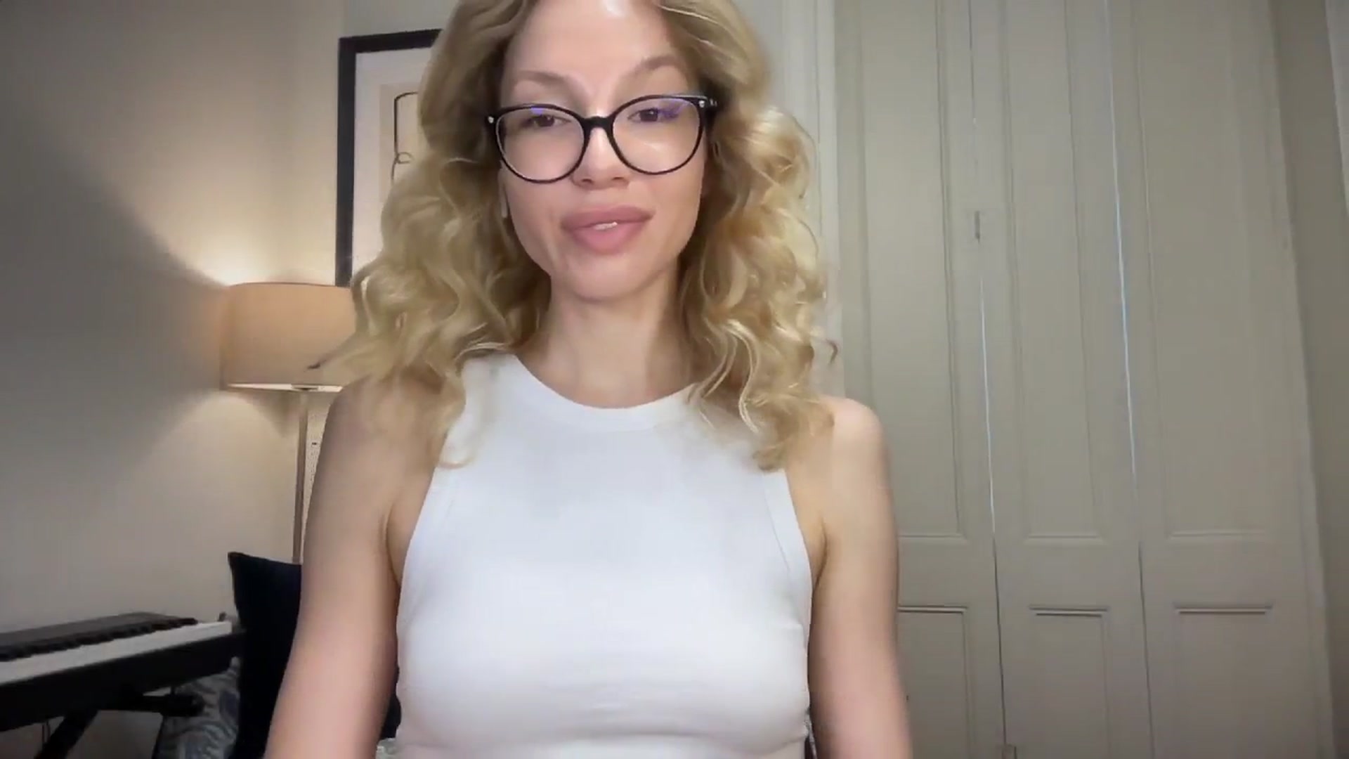Gallery image thumbnail from Nansyfox1's myfreecams stream on, 06/19/2025, 13:20 image 18 of 20