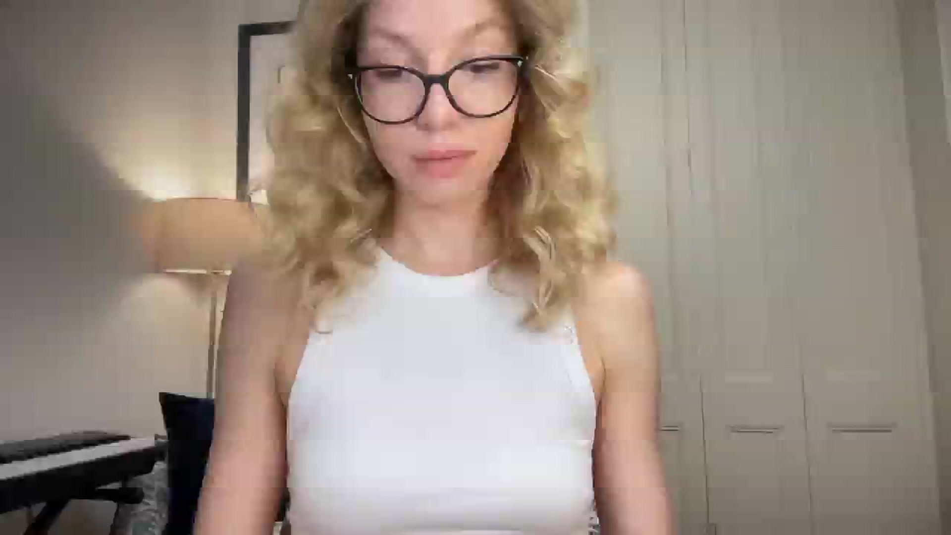 Gallery image thumbnail from Nansyfox1's myfreecams stream on, 06/19/2025, 14:15 image 18 of 20