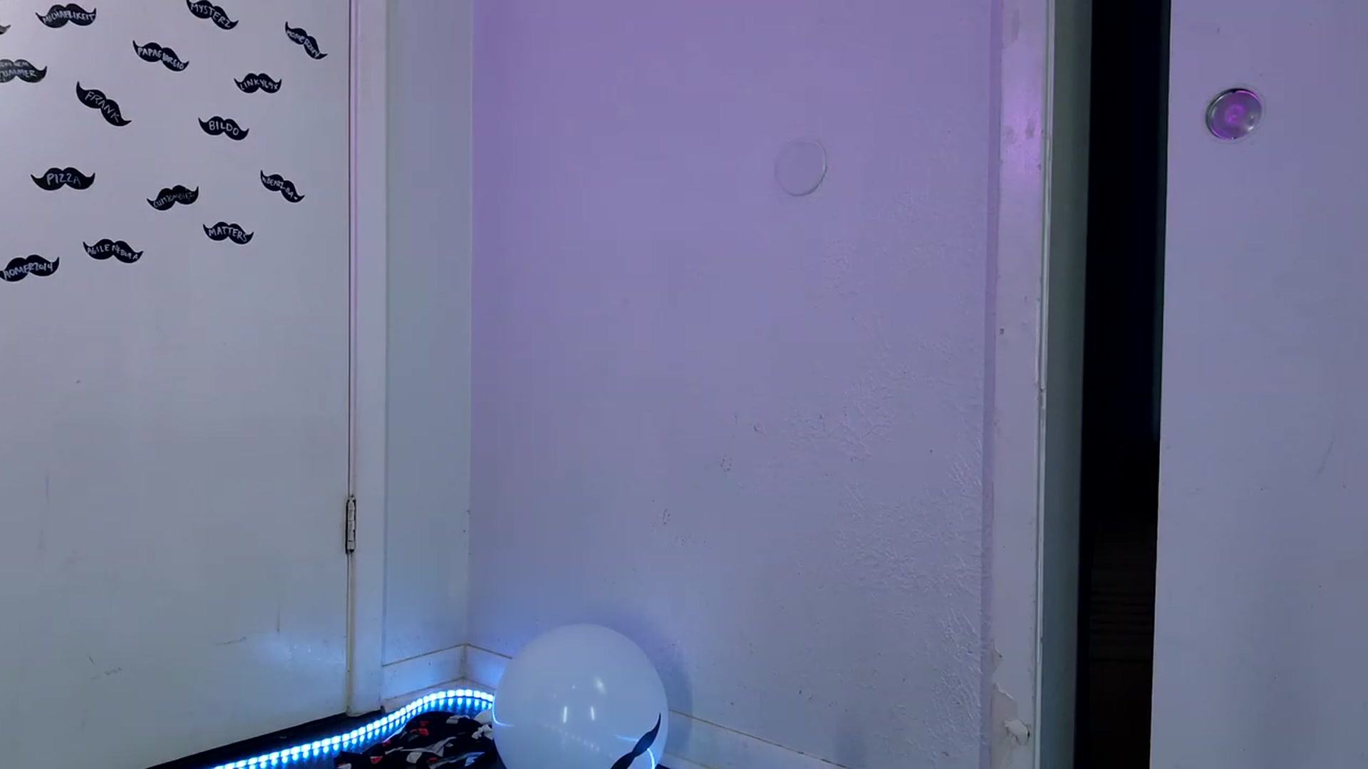 Gallery image thumbnail from NaomiDee's myfreecams stream on, 12/11/2022, 10:19 image 17 of 20