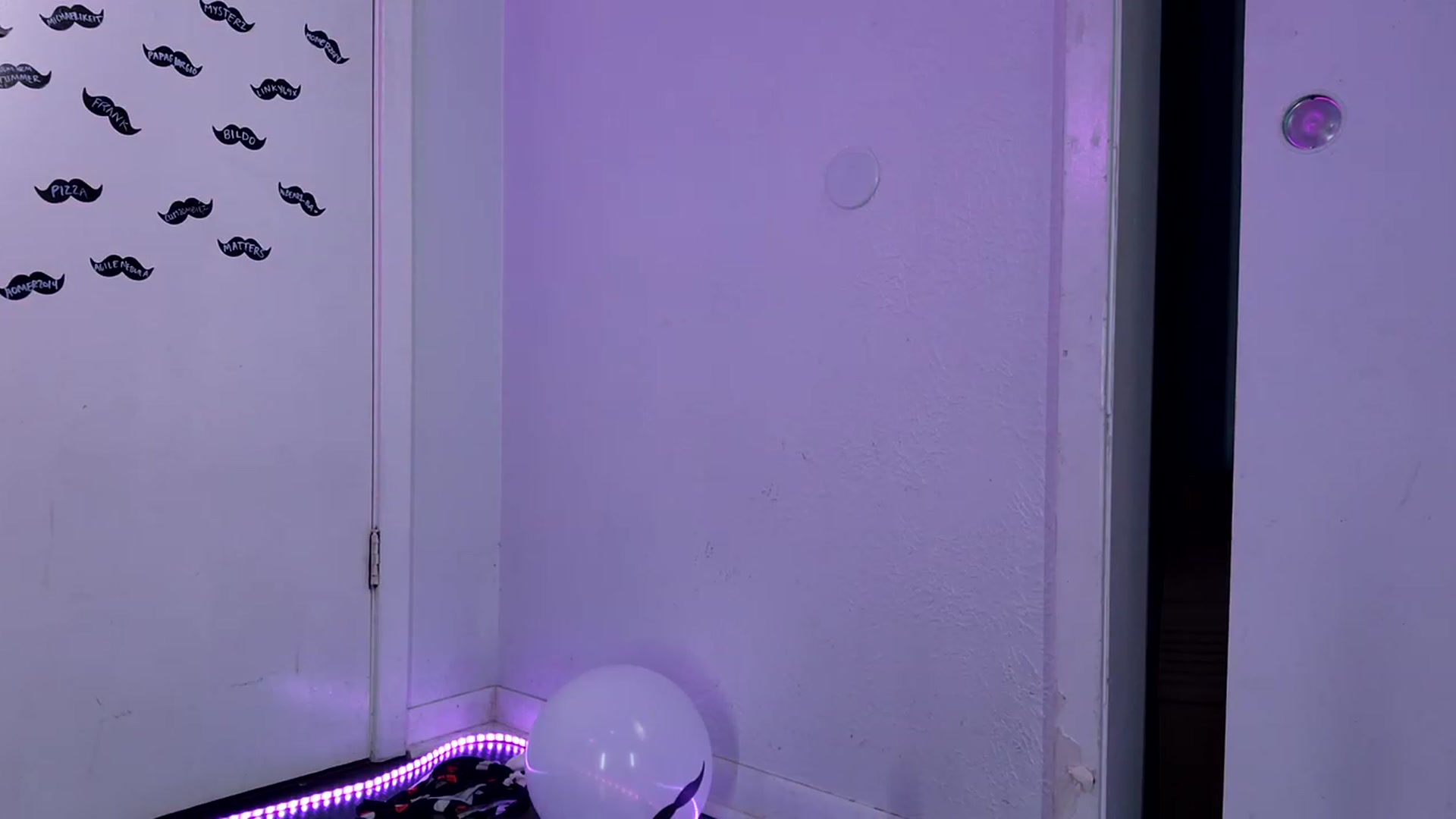 Gallery image thumbnail from NaomiDee's myfreecams stream on, 12/11/2022, 10:19 image 18 of 20