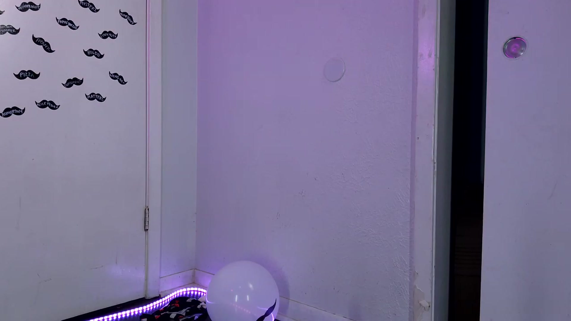 Gallery image thumbnail from NaomiDee's myfreecams stream on, 12/11/2022, 10:19 image 20 of 20