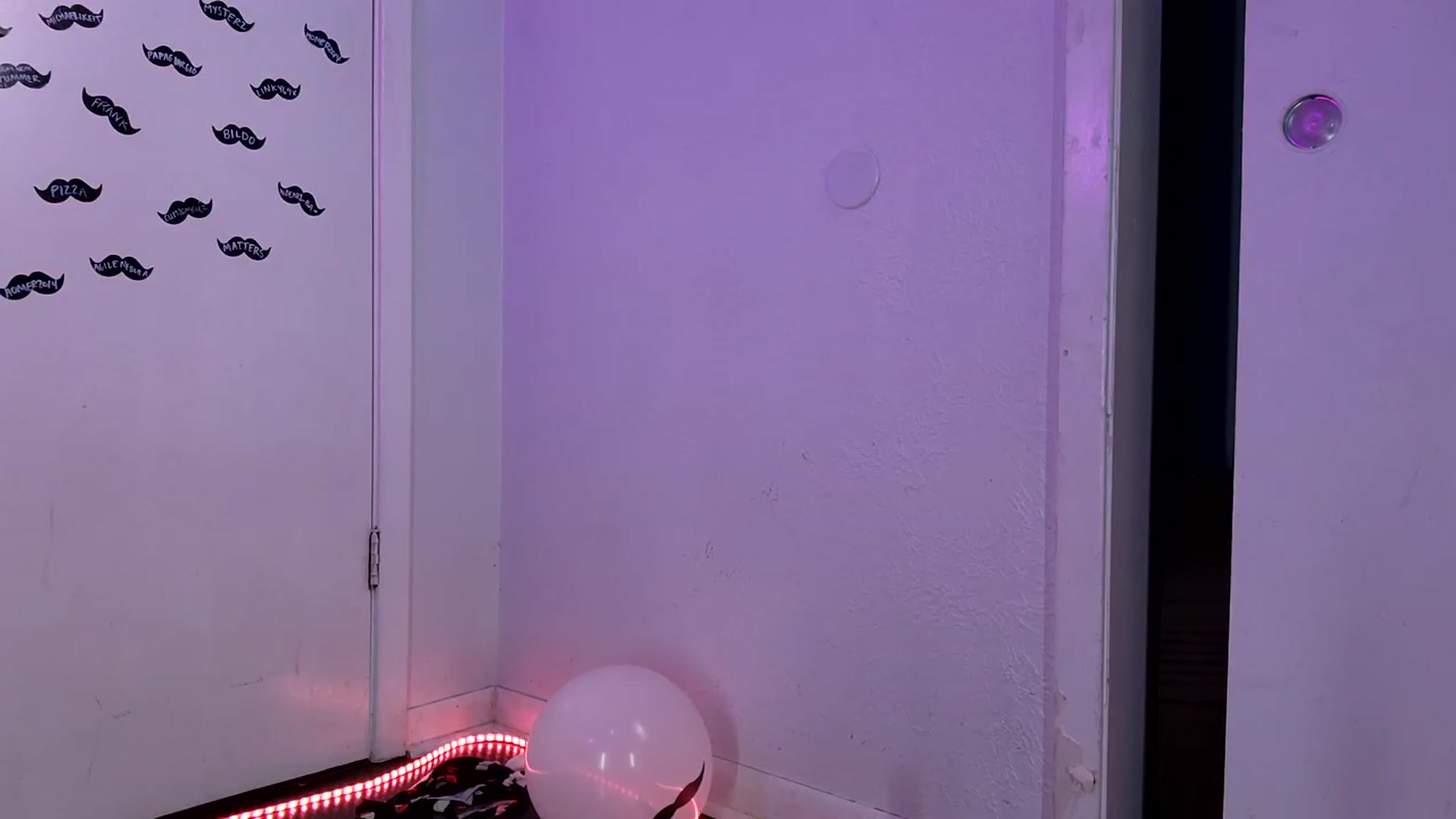 Gallery image thumbnail from NaomiDee's myfreecams stream on, 12/11/2022, 10:19 image 19 of 20