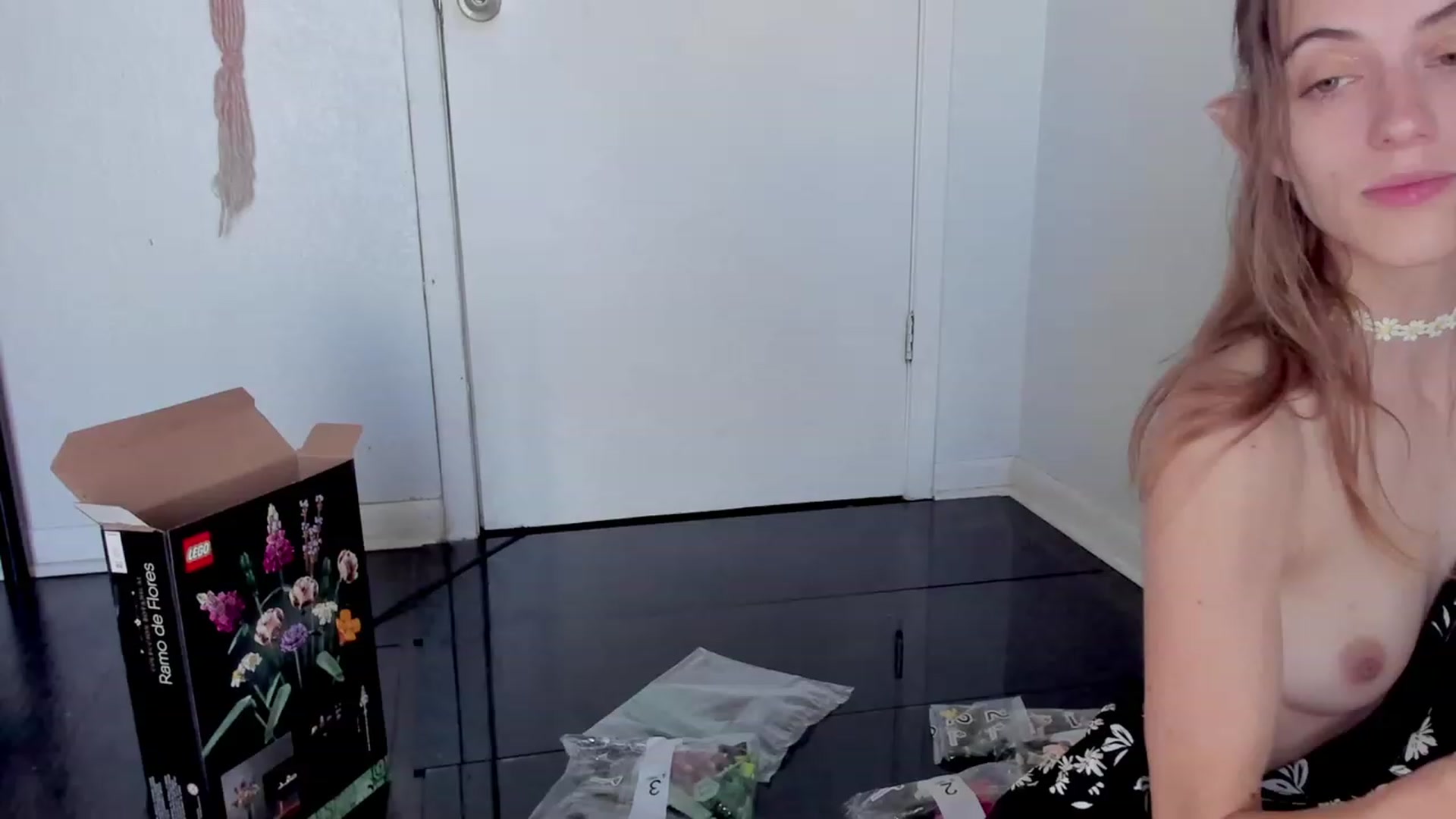 Gallery image thumbnail from NaomiDee's myfreecams stream on, 06/04/2023, 01:26 image 3 of 20