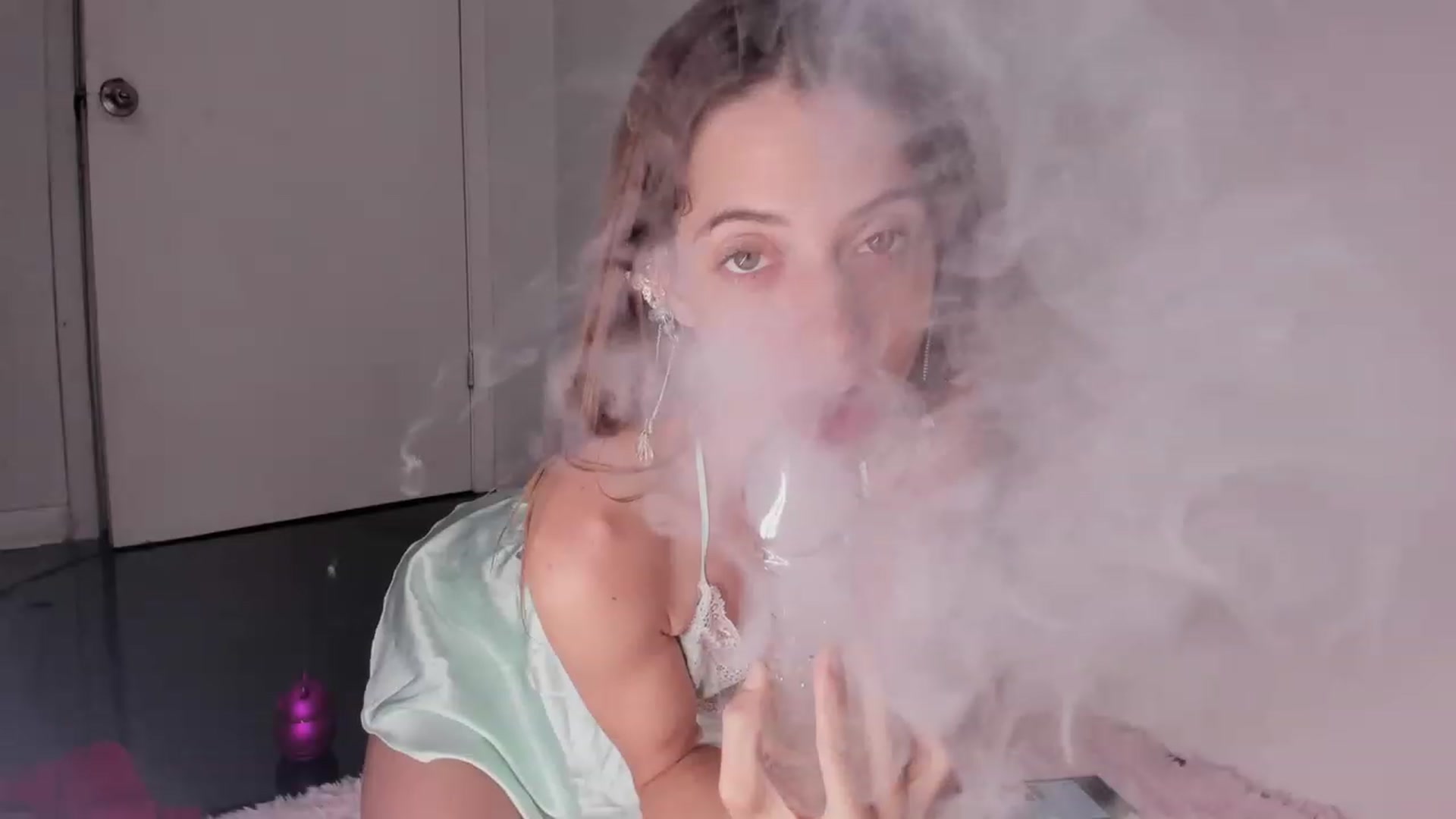 Gallery image thumbnail from NaomiDee's myfreecams stream on, 06/09/2023, 03:09 image 14 of 20