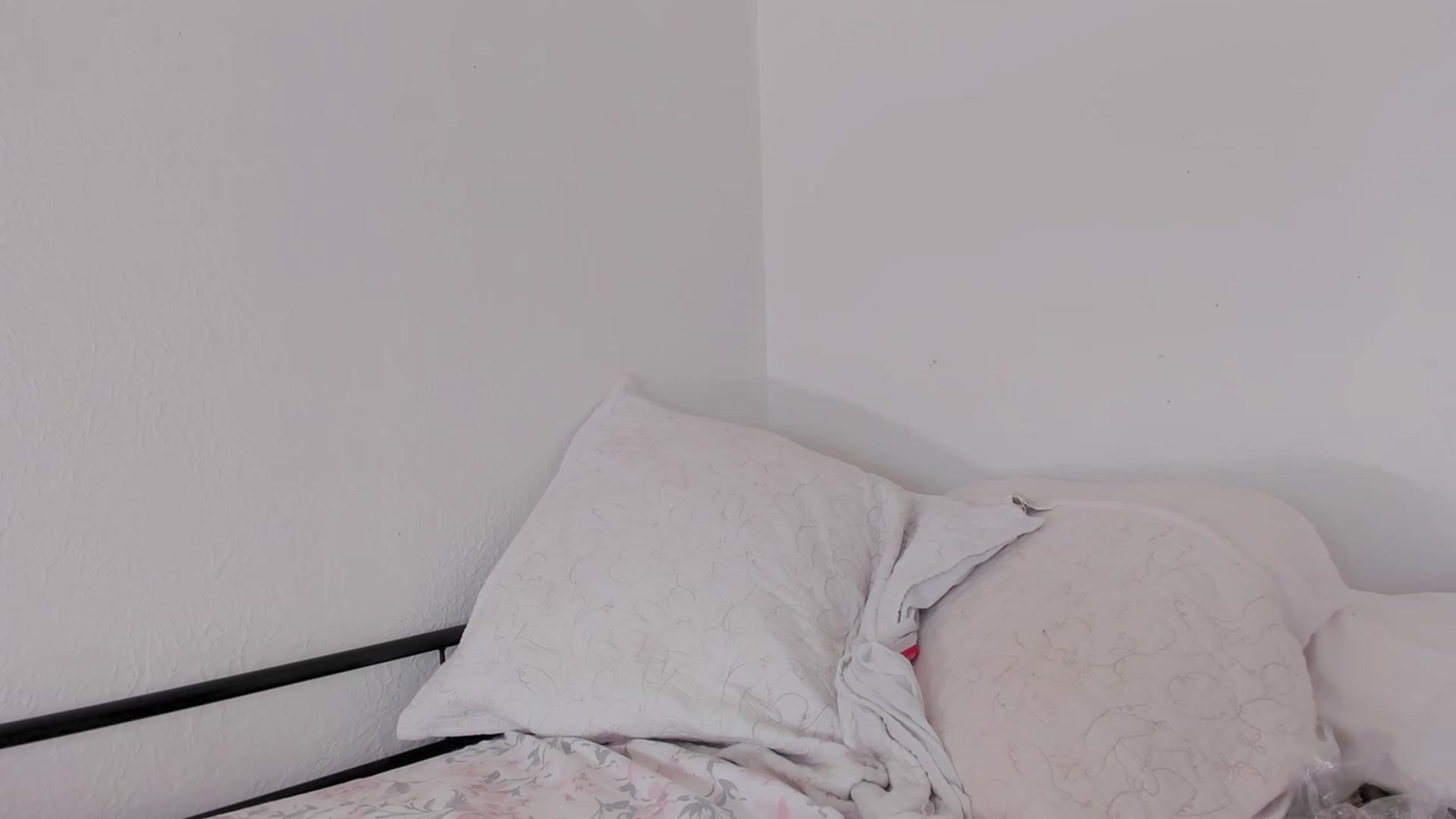 Gallery image thumbnail from NaomiDee's myfreecams stream on, 06/21/2023, 17:21 image 18 of 20