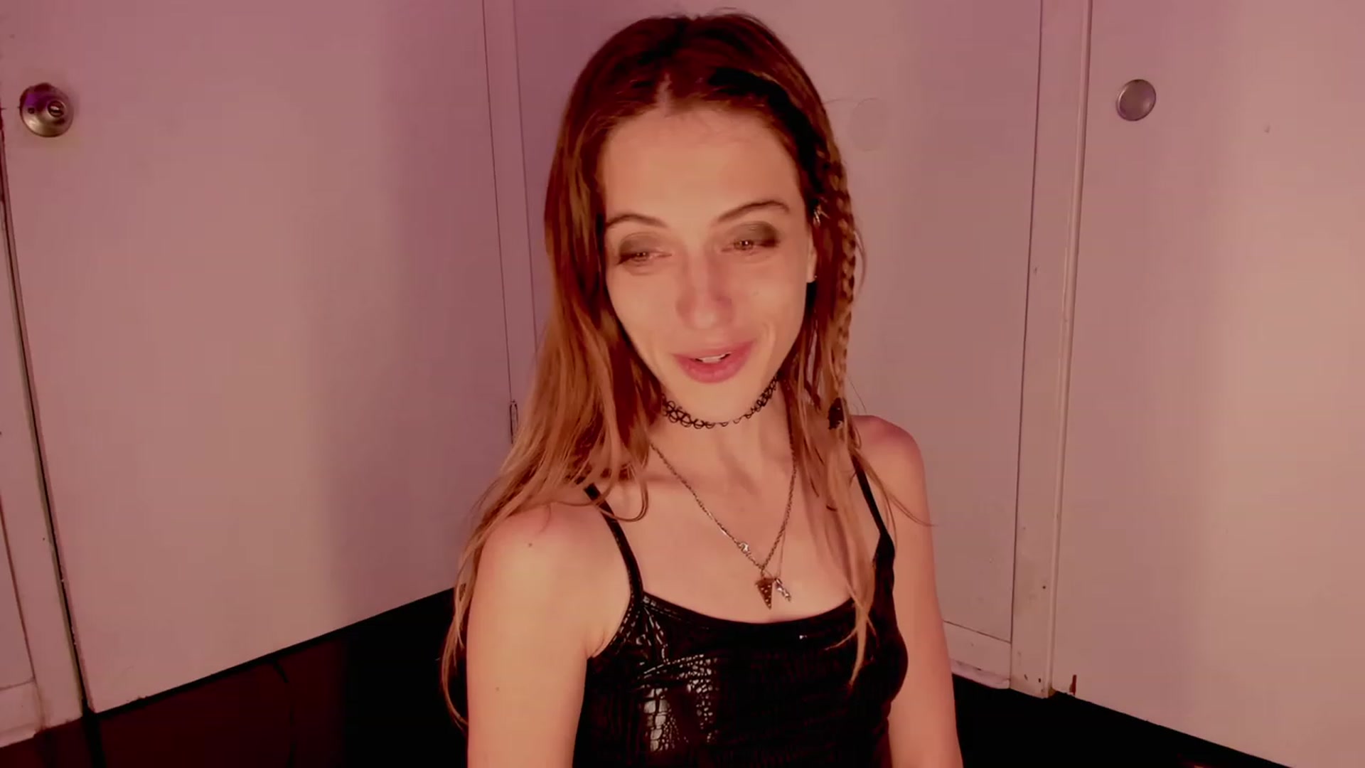 Gallery image thumbnail from NaomiDee's myfreecams stream on, 07/10/2023, 10:21 image 4 of 20