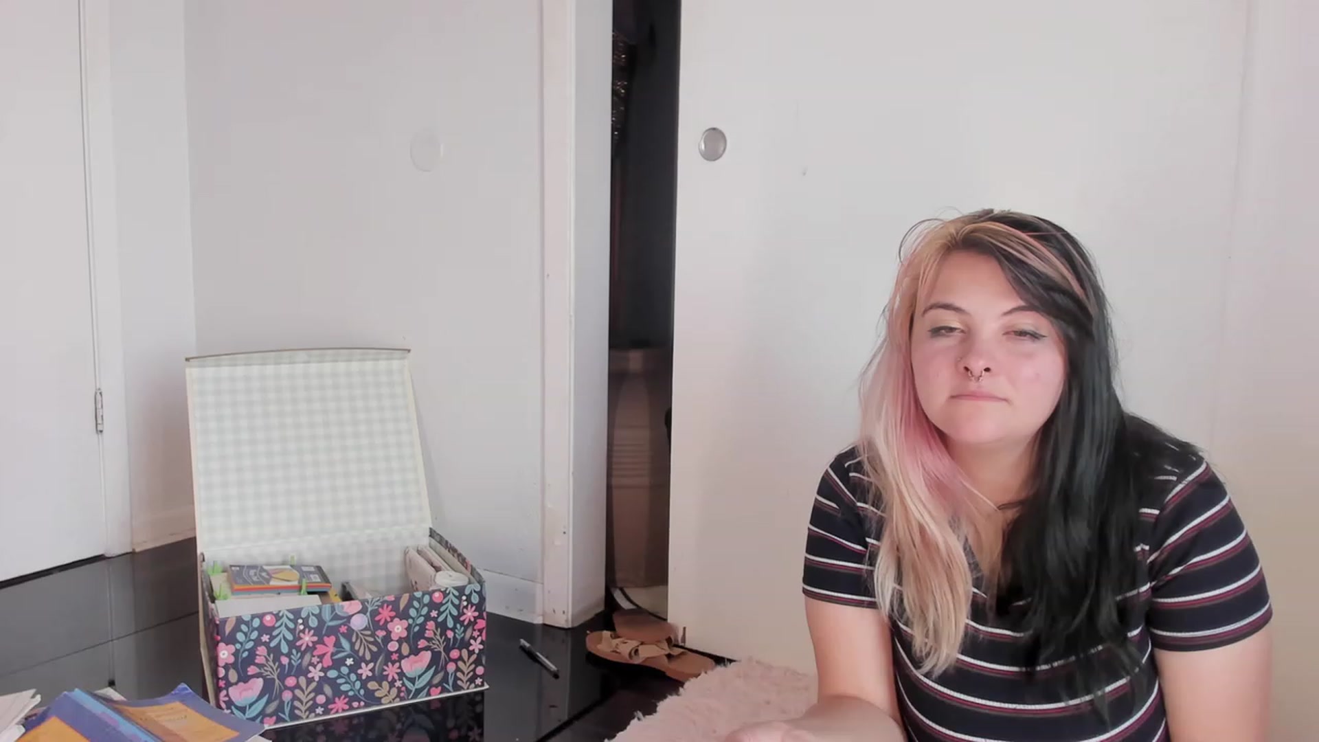 Gallery image thumbnail from NaomiDee's myfreecams stream on, 07/26/2023, 24:45 image 8 of 20