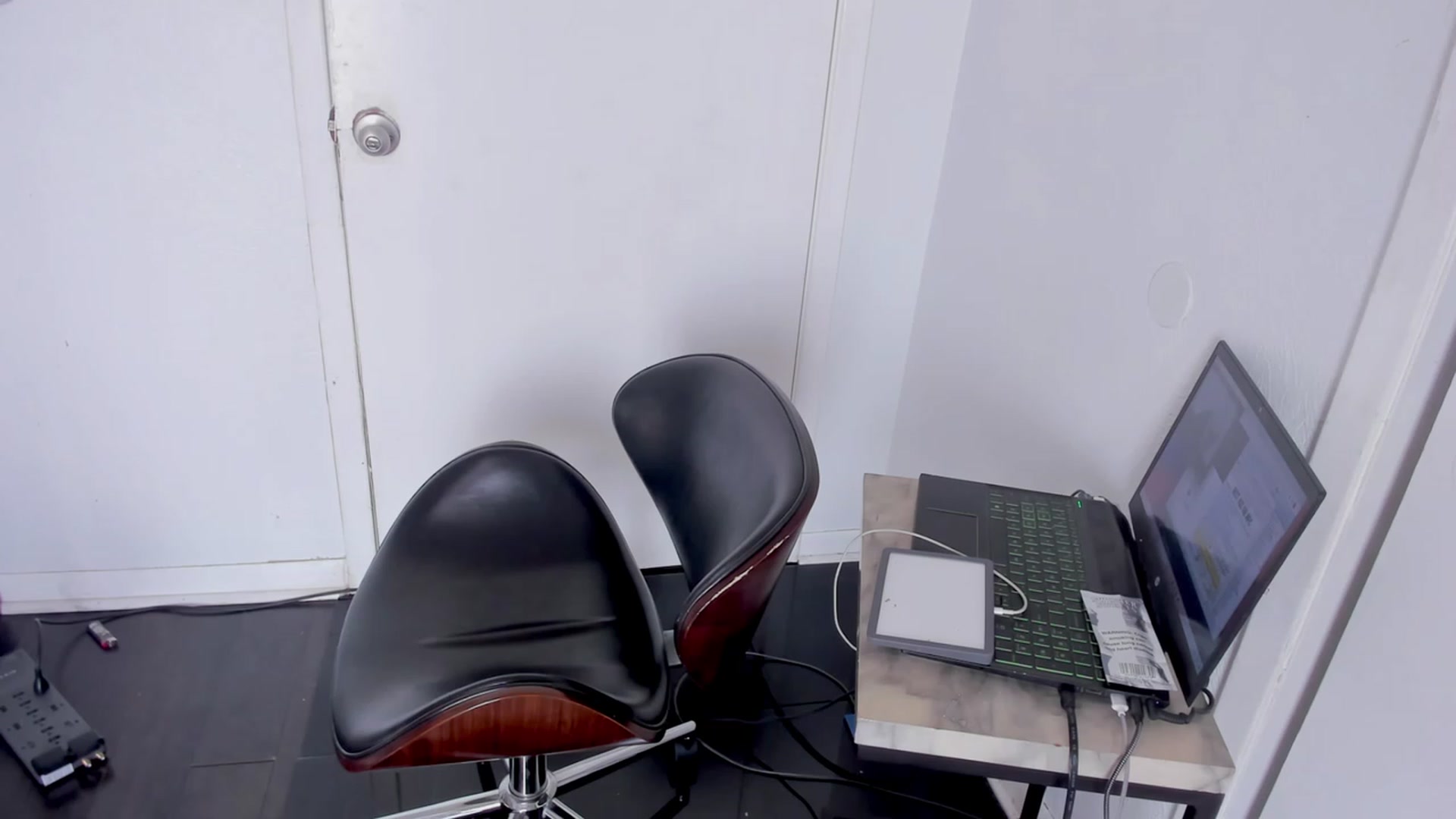 Gallery image thumbnail from NaomiDee's myfreecams stream on, 08/03/2023, 24:15 image 5 of 20