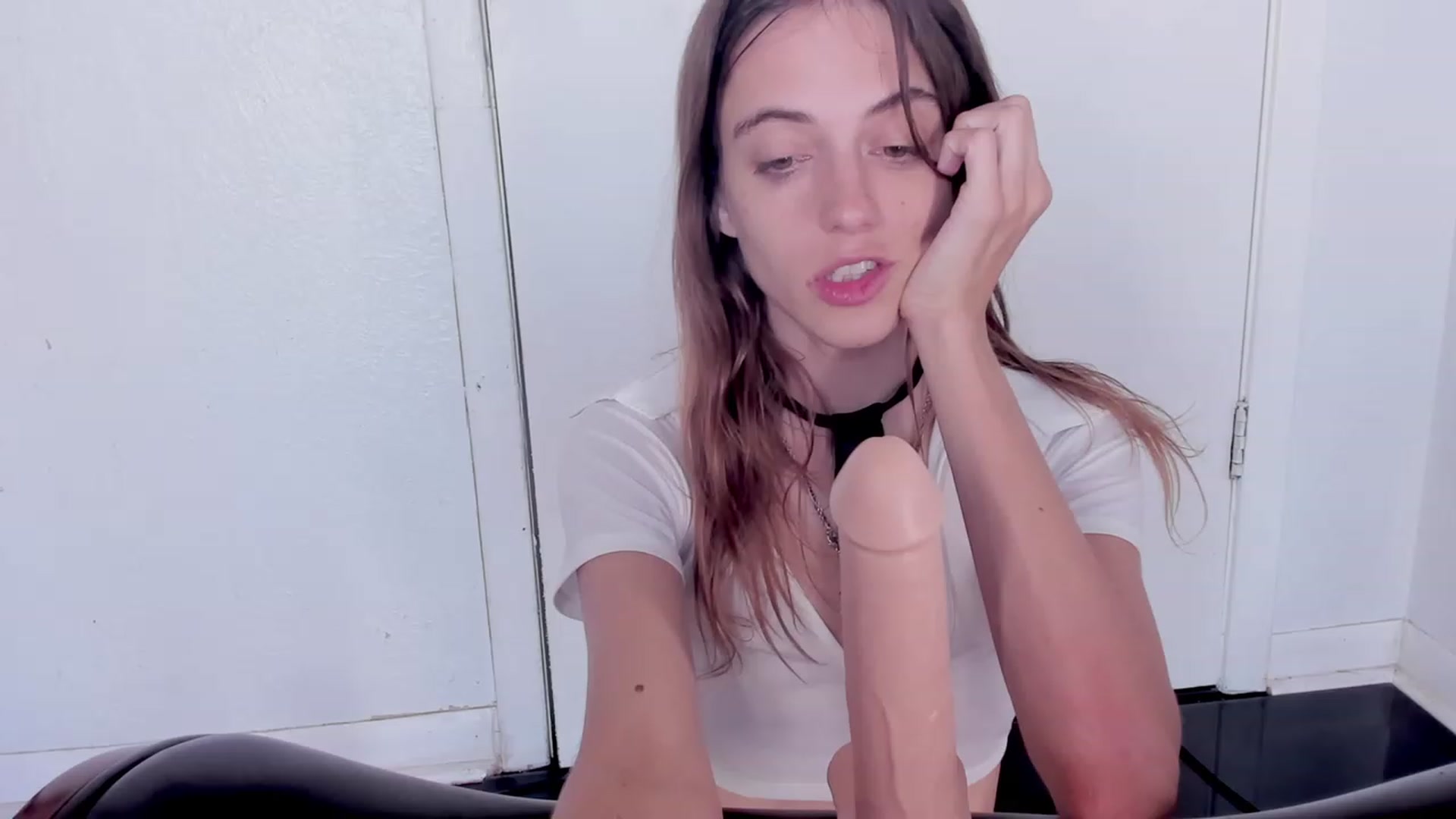 Gallery image thumbnail from NaomiDee's myfreecams stream on, 08/03/2023, 24:15 image 16 of 20