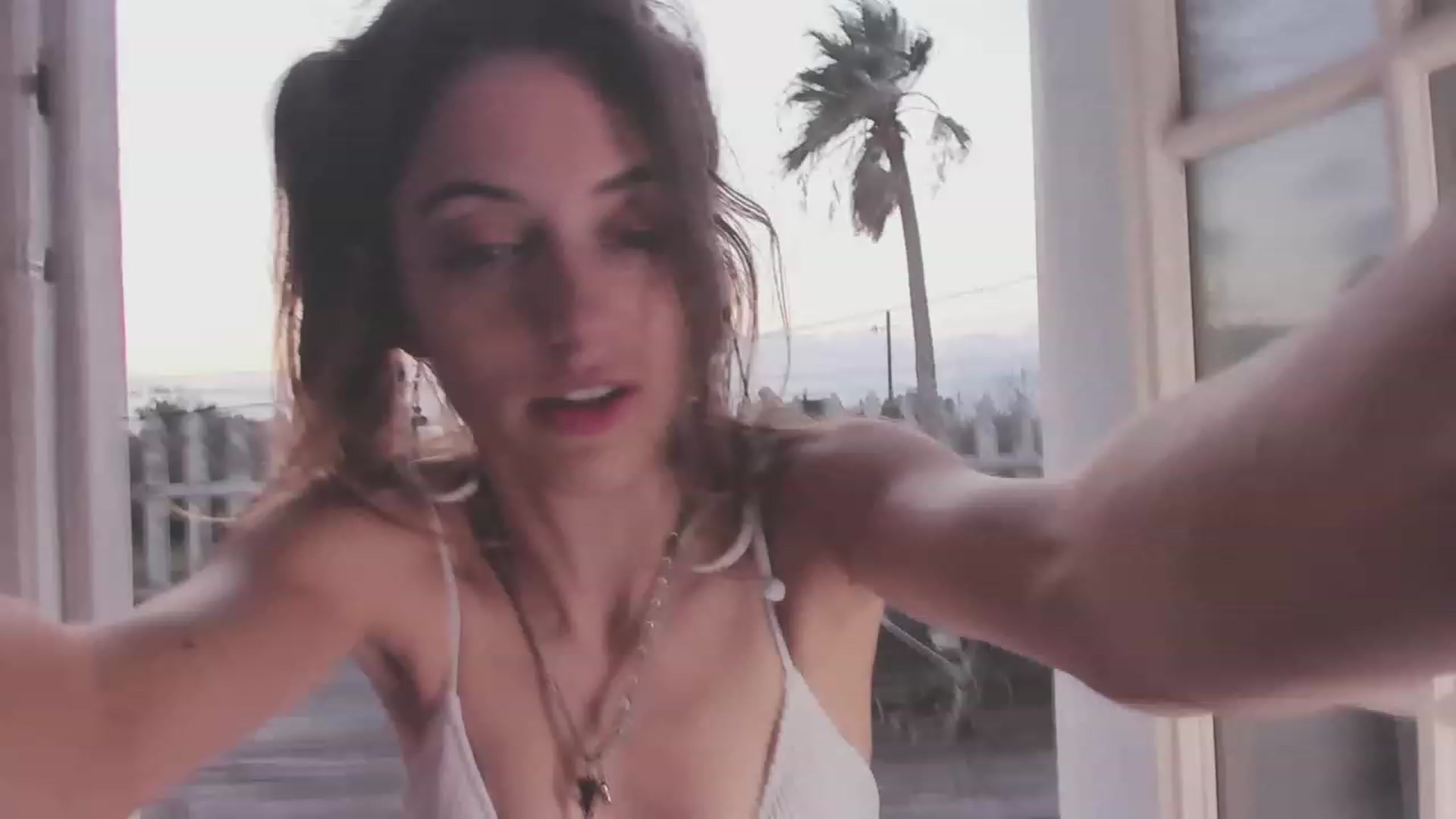 Gallery image thumbnail from NaomiDee's myfreecams stream on, 08/05/2023, 13:17 image 11 of 20