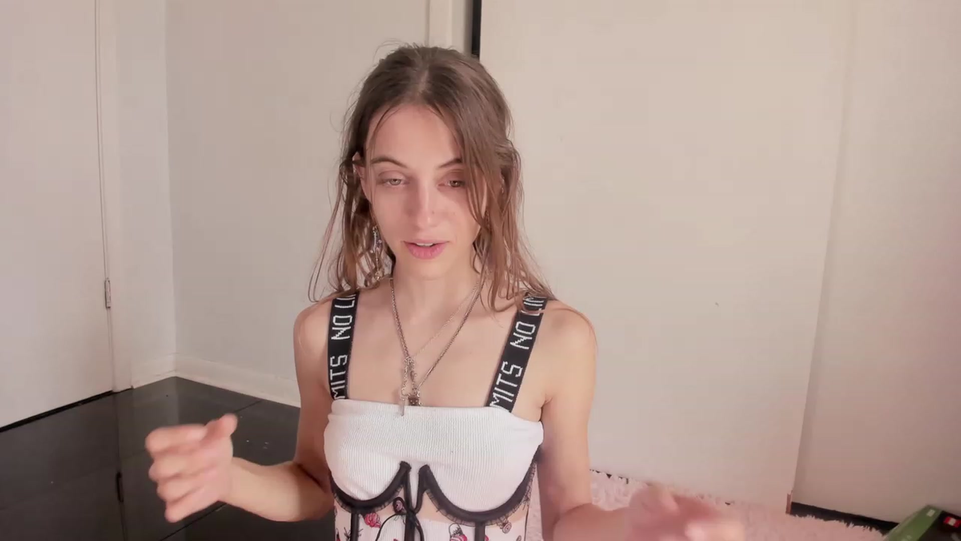 Gallery image thumbnail from NaomiDee's myfreecams stream on, 08/06/2023, 15:49 image 12 of 20