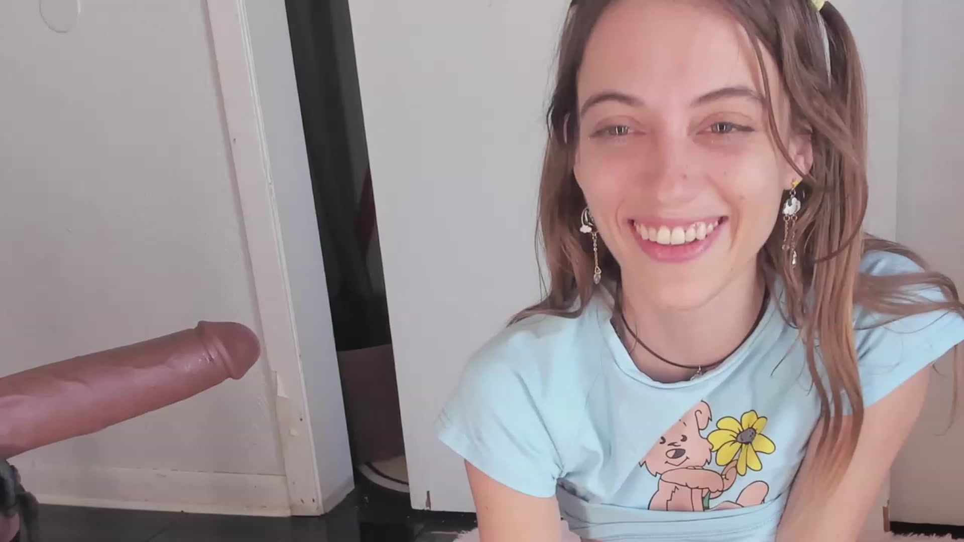 Gallery image thumbnail from NaomiDee's myfreecams stream on, 08/08/2023, 21:05 image 19 of 20