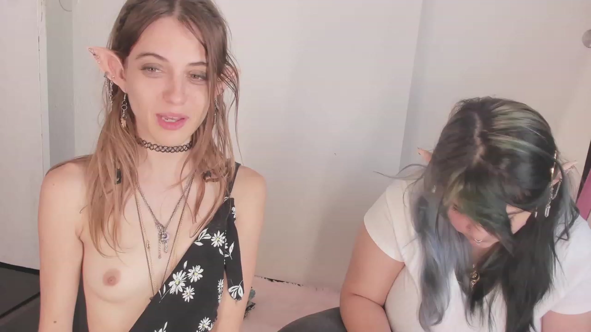 Gallery image thumbnail from NaomiDee's myfreecams stream on, 08/30/2023, 23:42 image 8 of 20