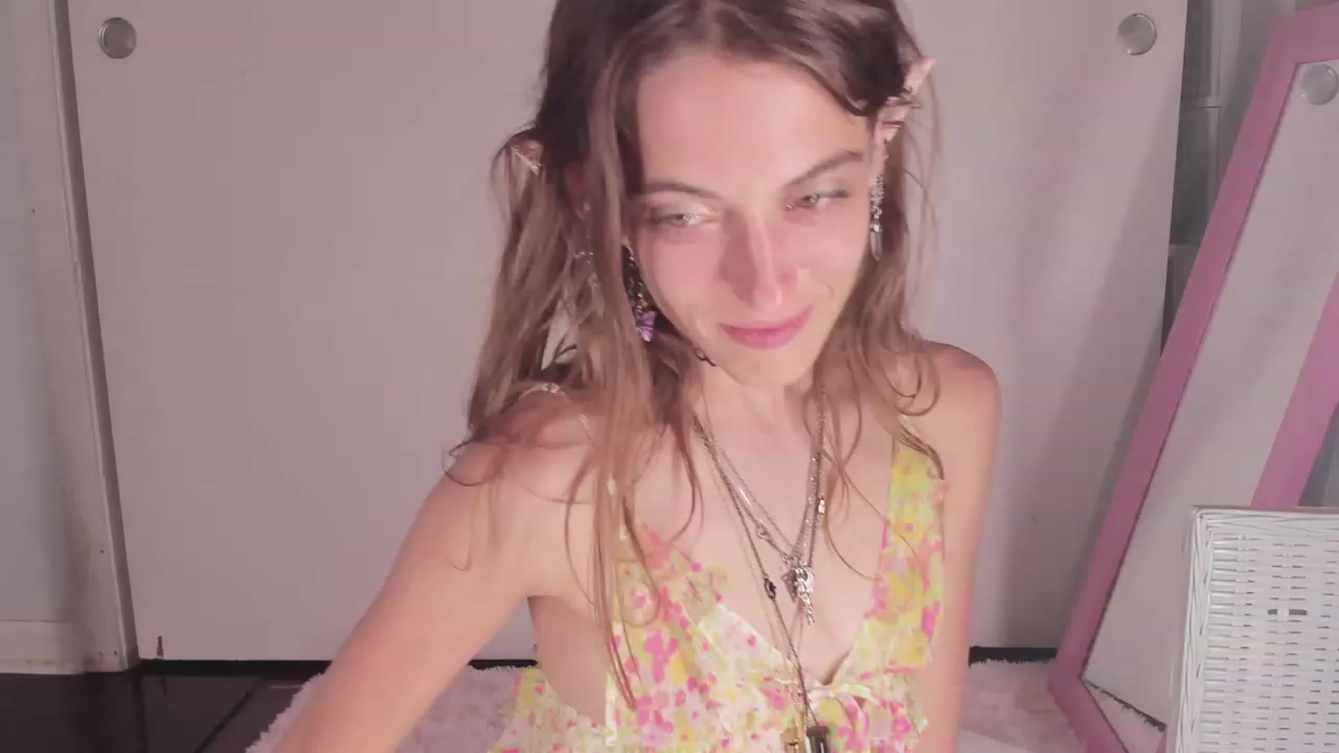 Gallery image thumbnail from NaomiDee's myfreecams stream on, 09/05/2023, 07:38 image 20 of 20