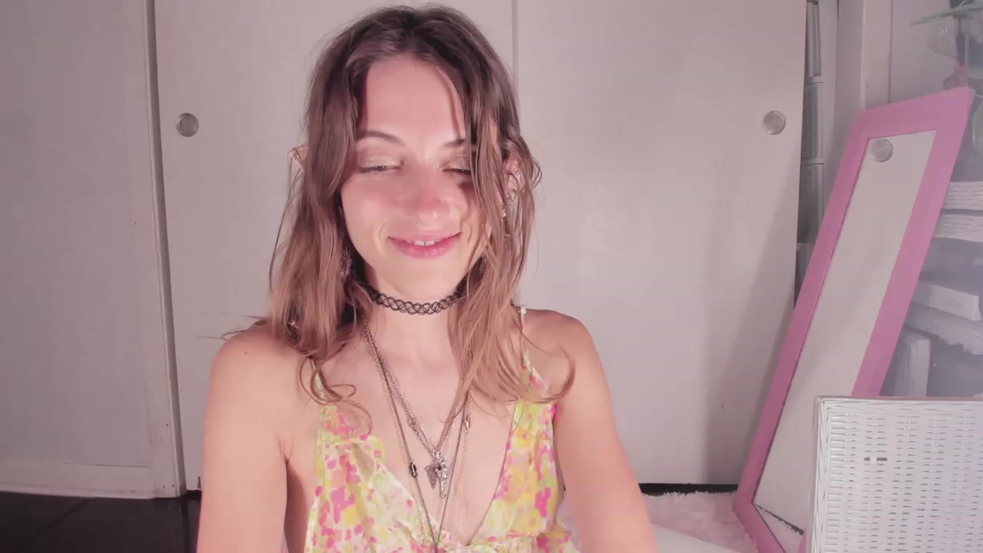 Gallery image thumbnail from NaomiDee's myfreecams stream on, 09/05/2023, 07:38 image 12 of 20